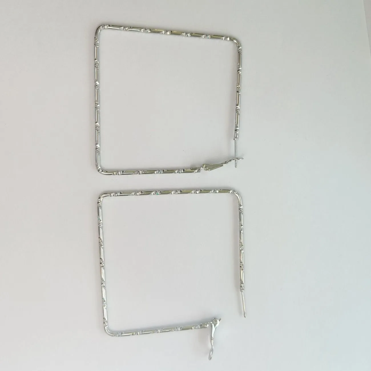 Nimoraa Textured Square Hoop Earrings – Silver Plated