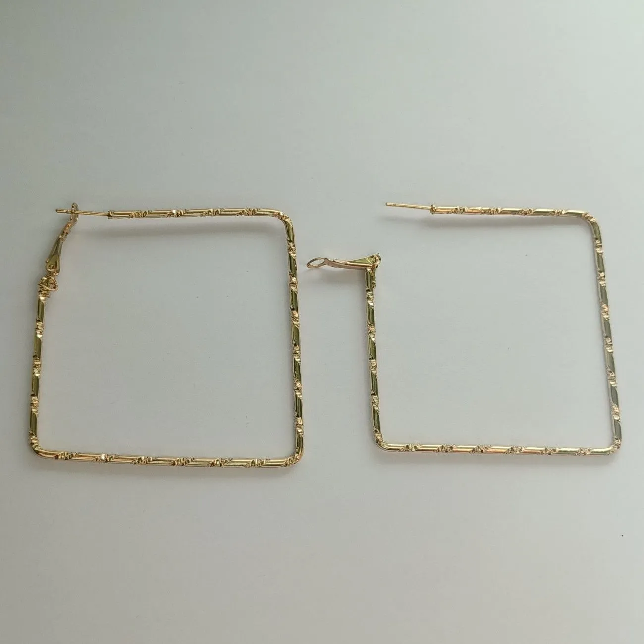Nimoraa Textured Square Hoop Earrings – Gold Plated