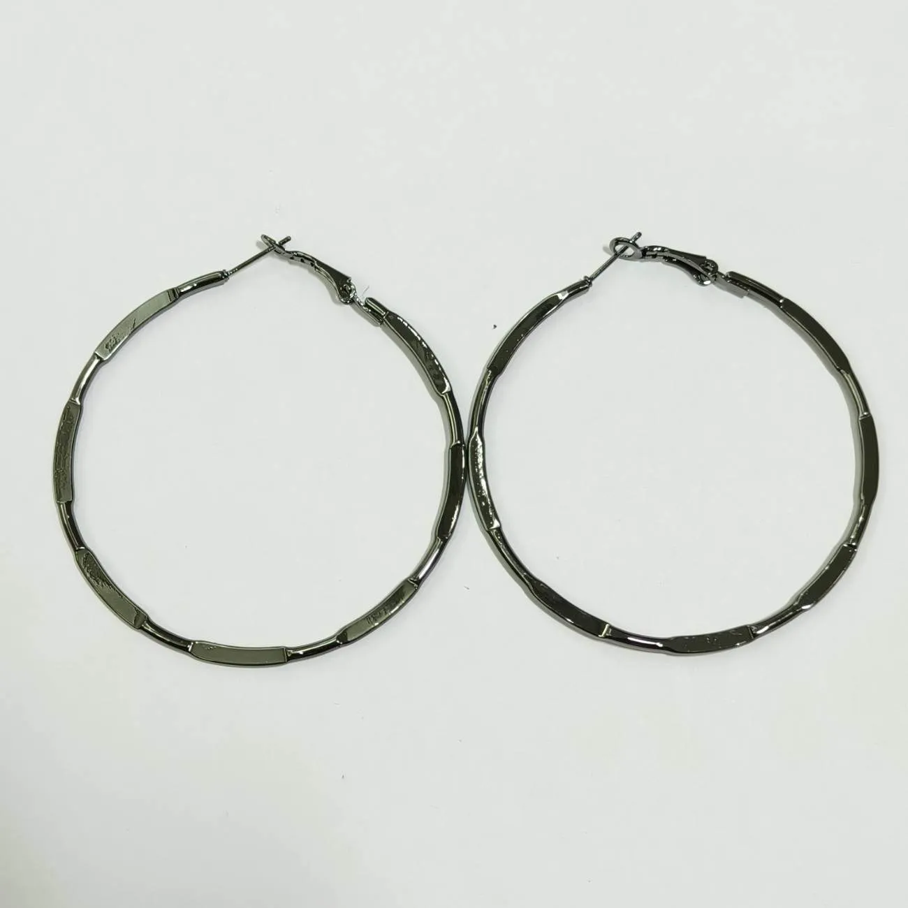 Nimoraa Urban Edge Hoop Earrings – Black Plated