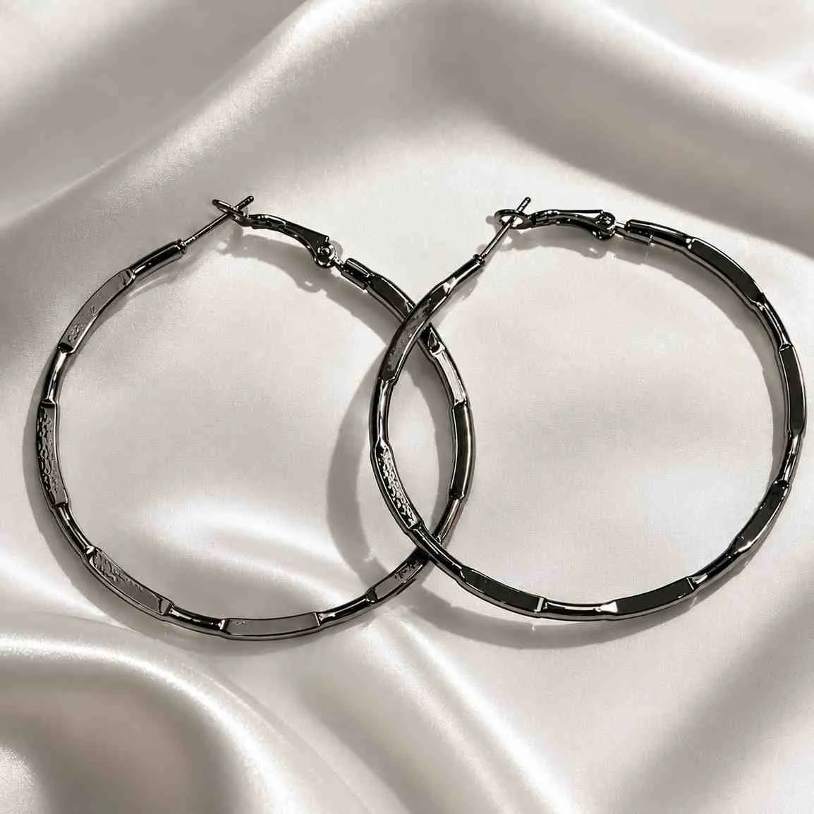 Nimoraa Urban Edge Hoop Earrings – Black Plated
