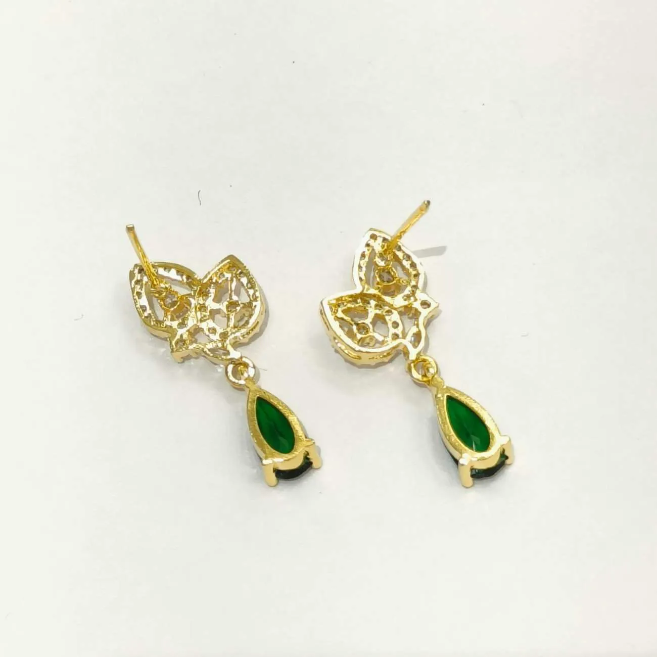 Nimoraa Emerald Flutter Drop Earrings