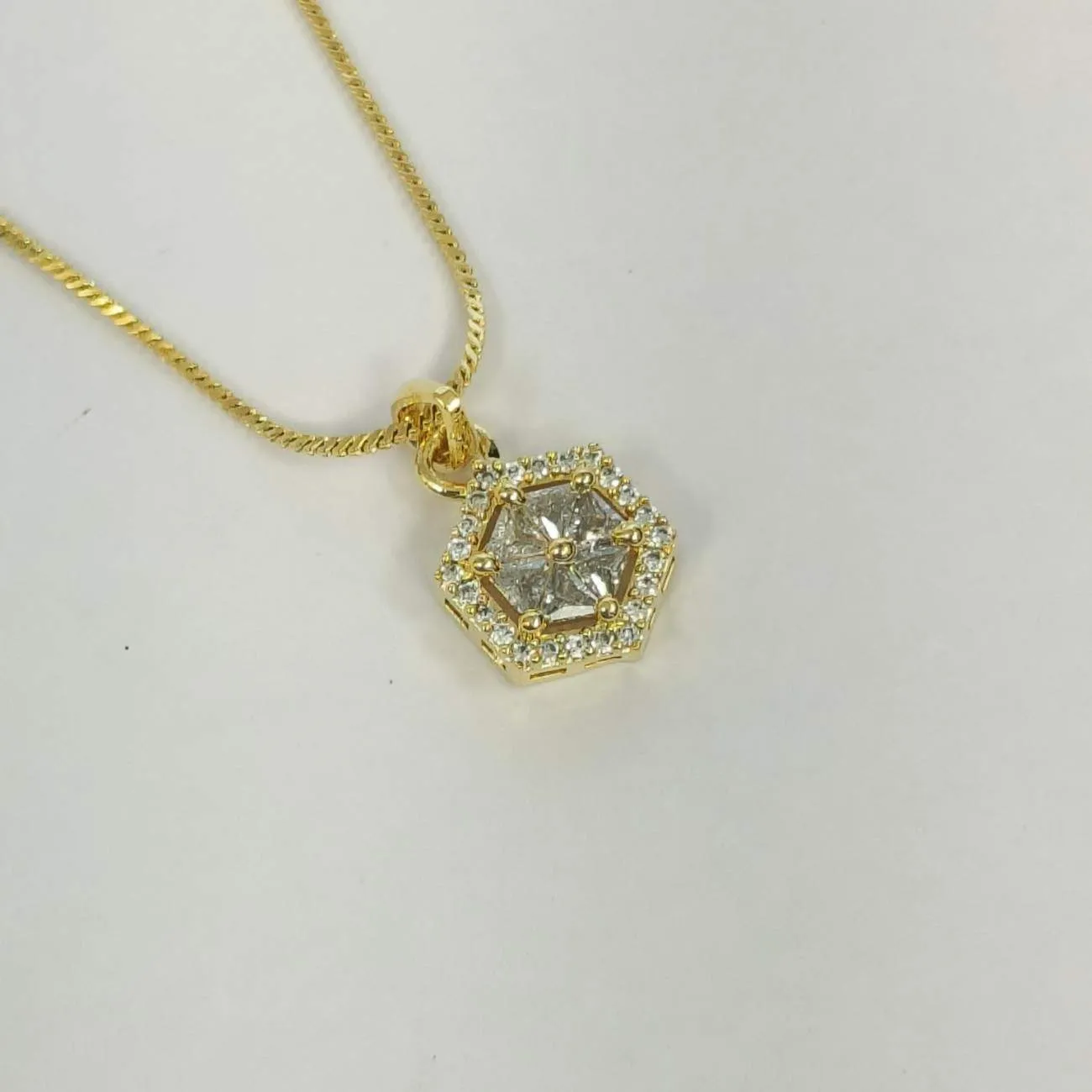Nimoraa Hexa Spark Gold Pendant Set