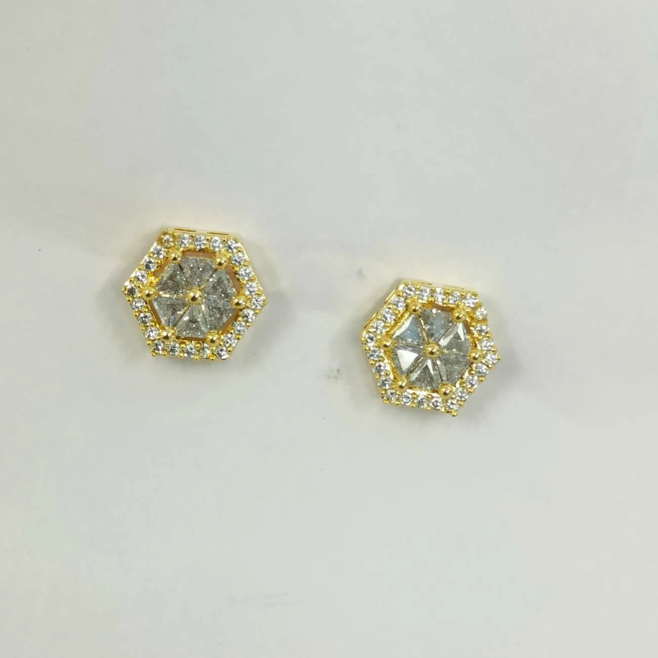 Nimoraa Hexa Spark Gold Pendant Set
