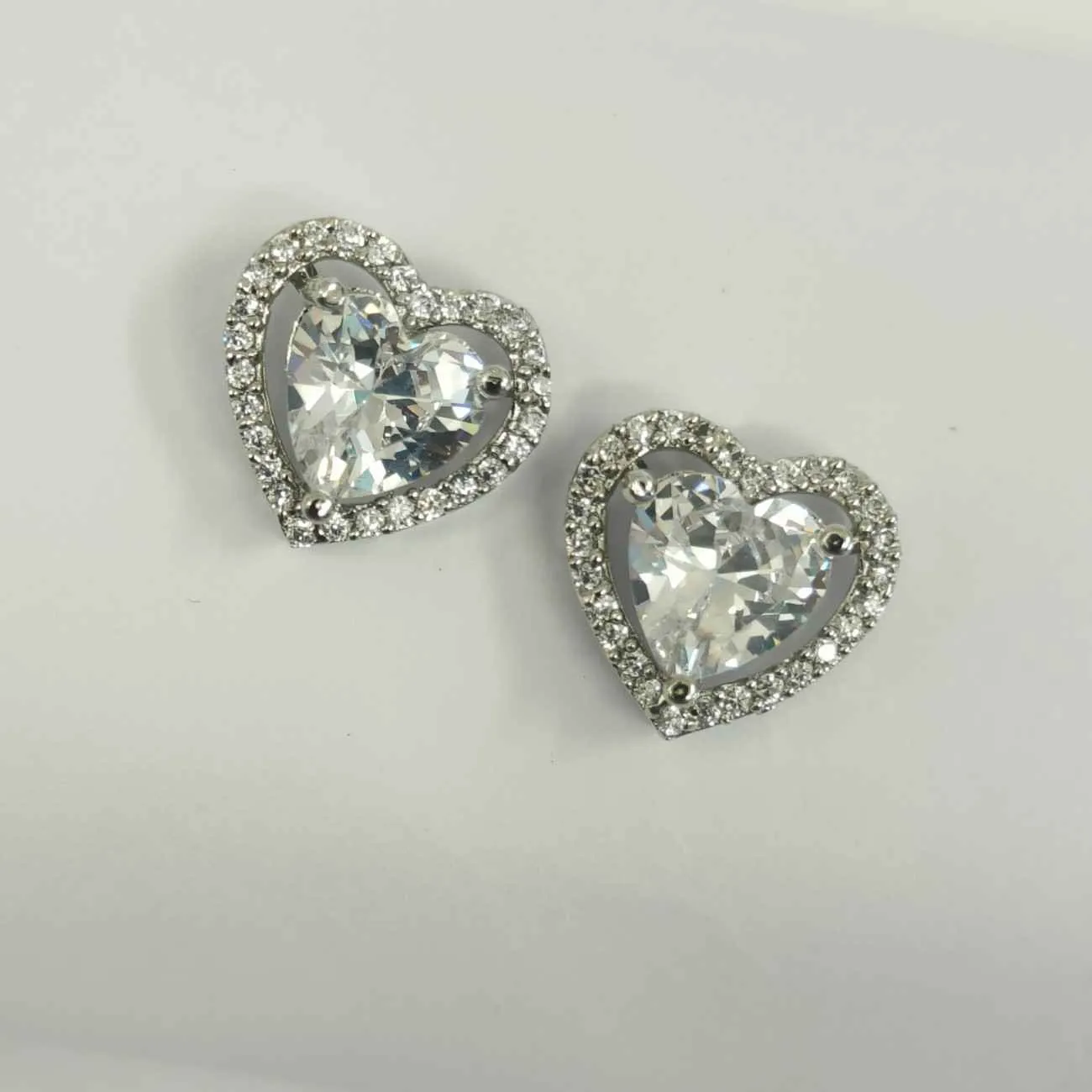 Nimoraa Crystal Heart Glow Silver Pendant Set