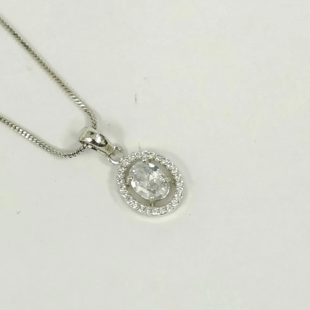 Nimoraa Oval Halo Spark Silver Pendant Set
