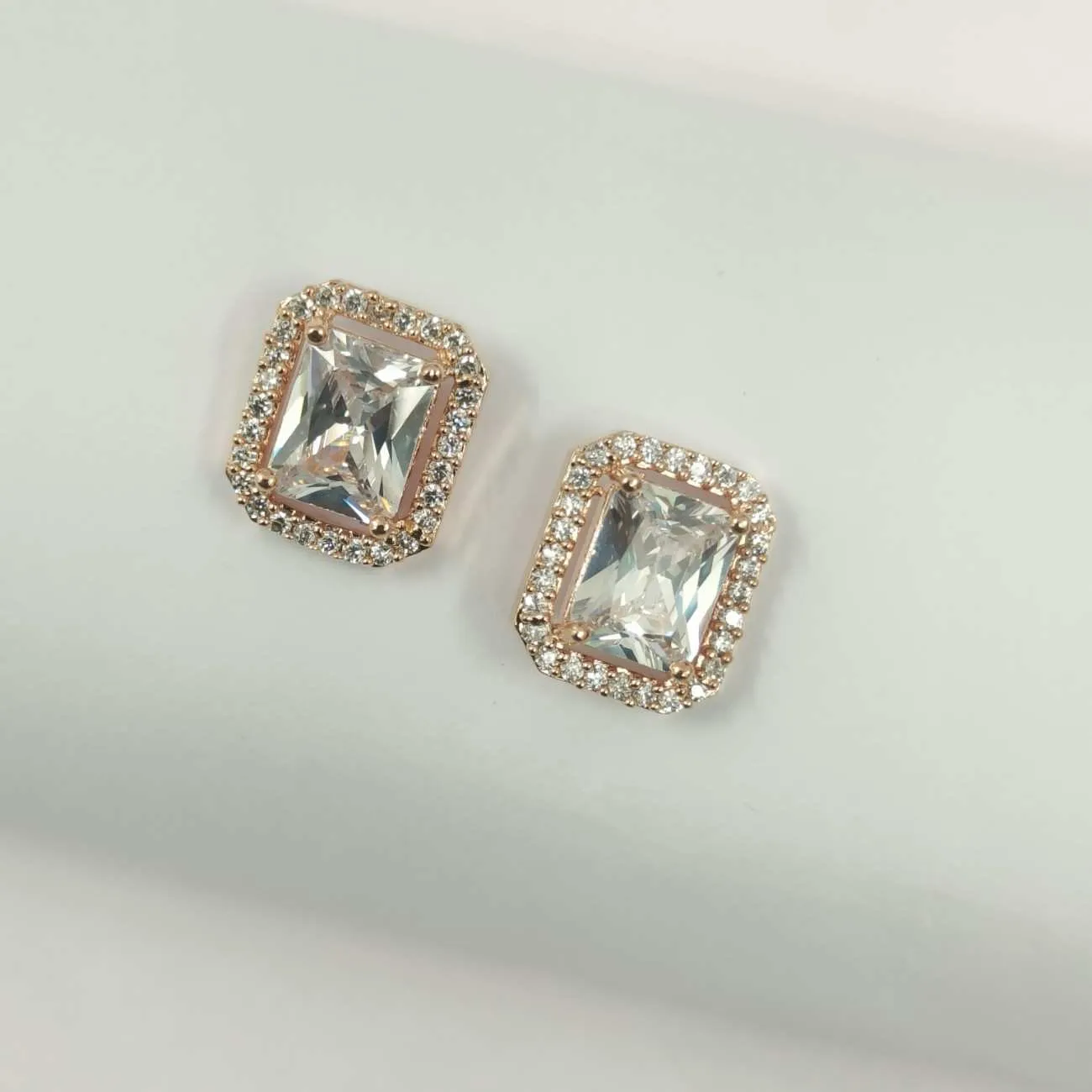 Nimoraa Regal Emerald Glow Rosegold Pendant Set with Ring