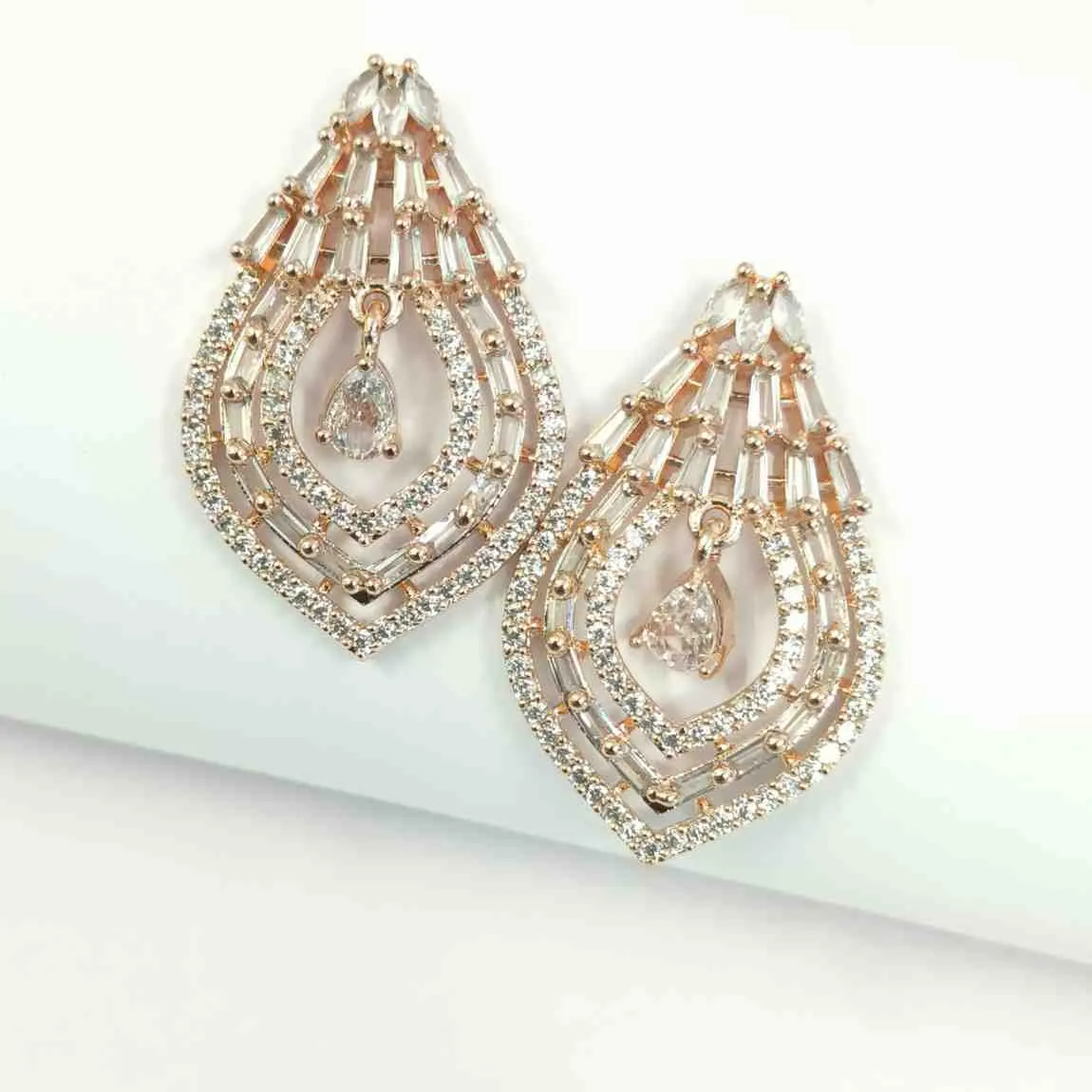 Nimoraa Layered Teardrop Luxe Rosegold Pendant Set