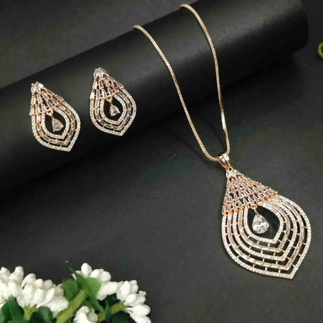 Nimoraa Layered Teardrop Luxe Rosegold Pendant Set