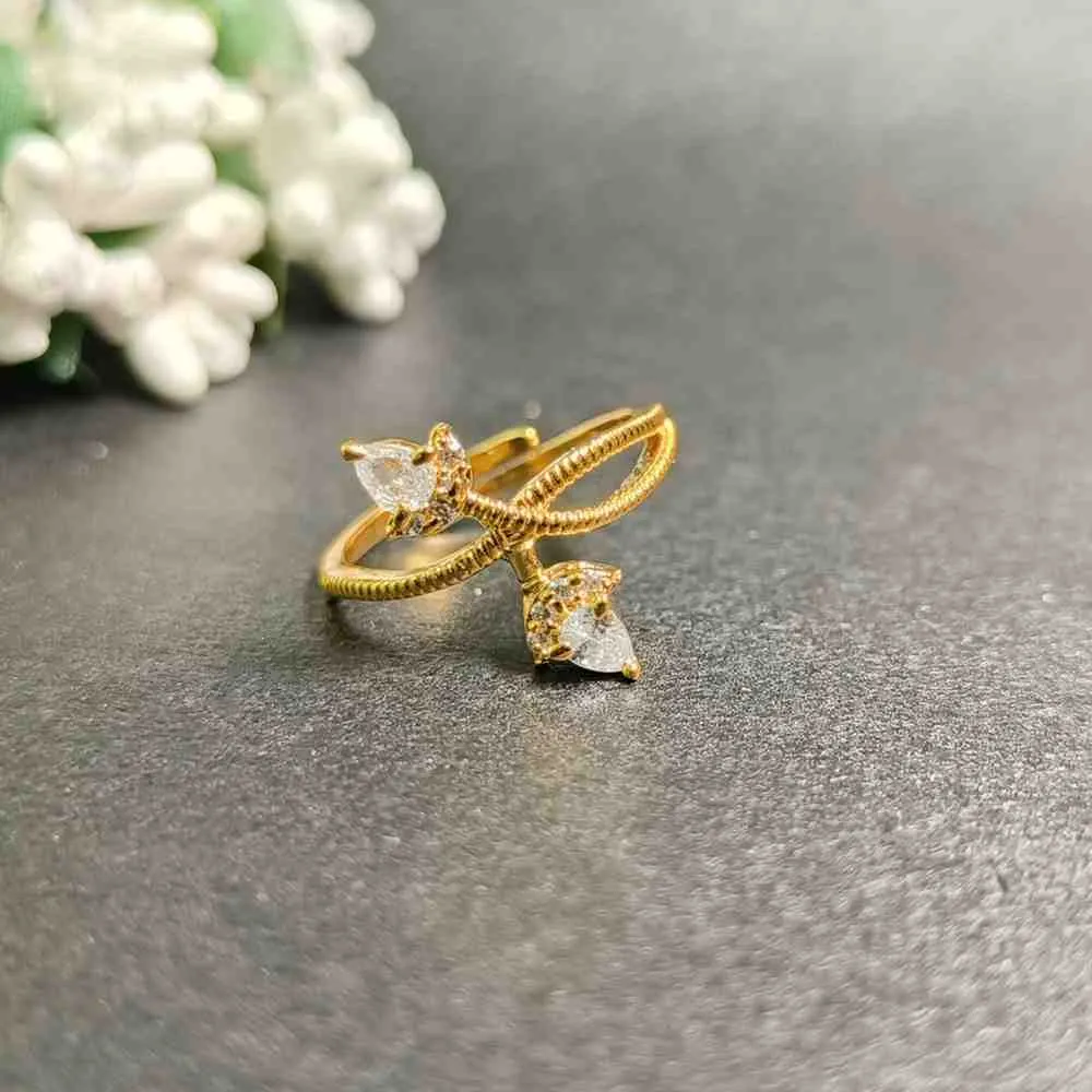 Seraphina Leaf Twist Ring – Gold Plated