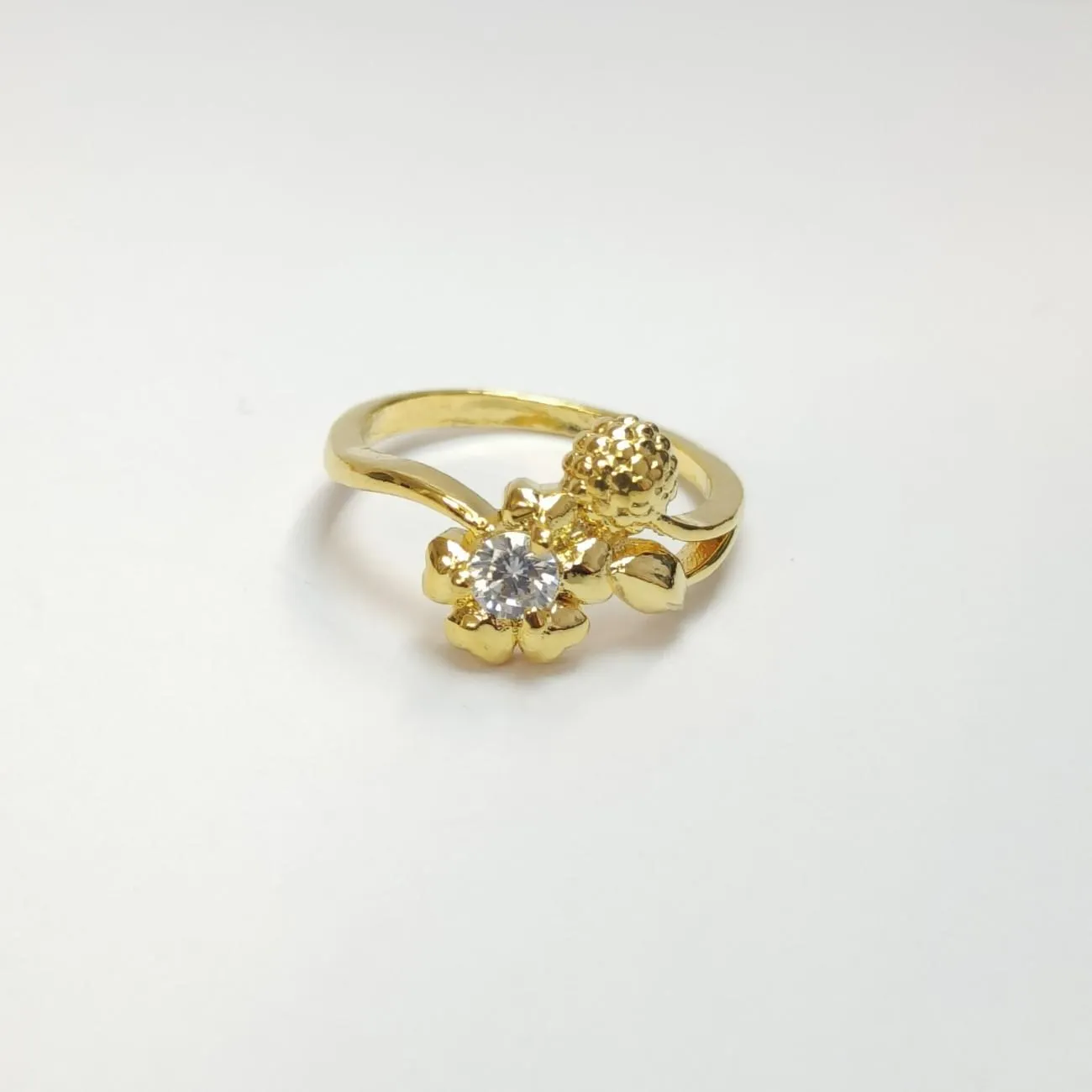 Daisy Dewdrop Floral Ring – Gold Plated