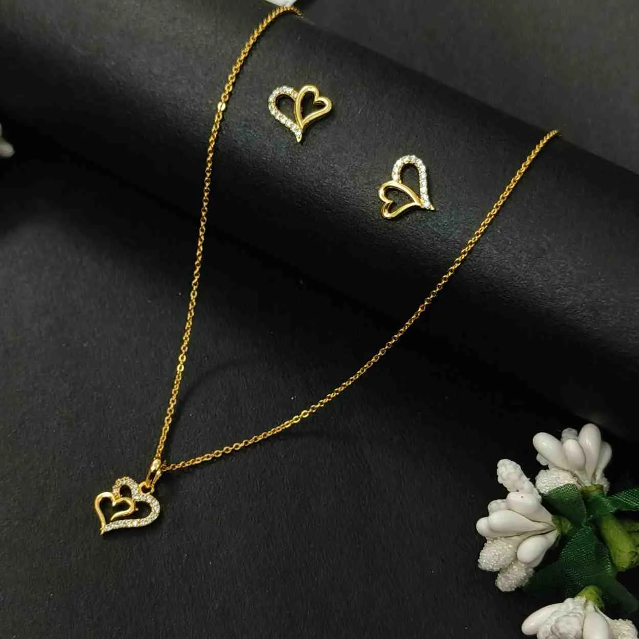 Nimoraa Twin Hearts Love Pendant Set