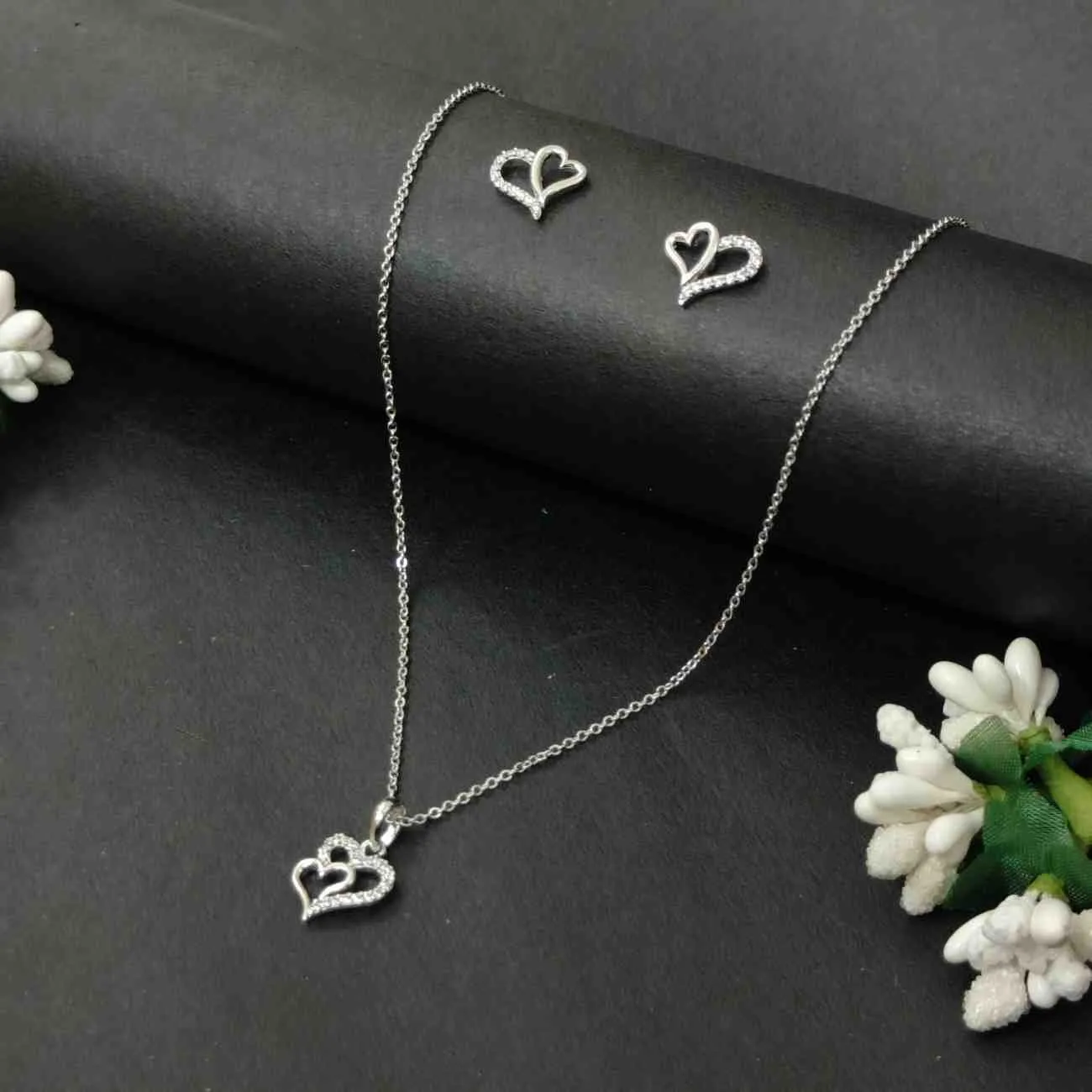 Nimoraa Infinity Hearts Pendant Set