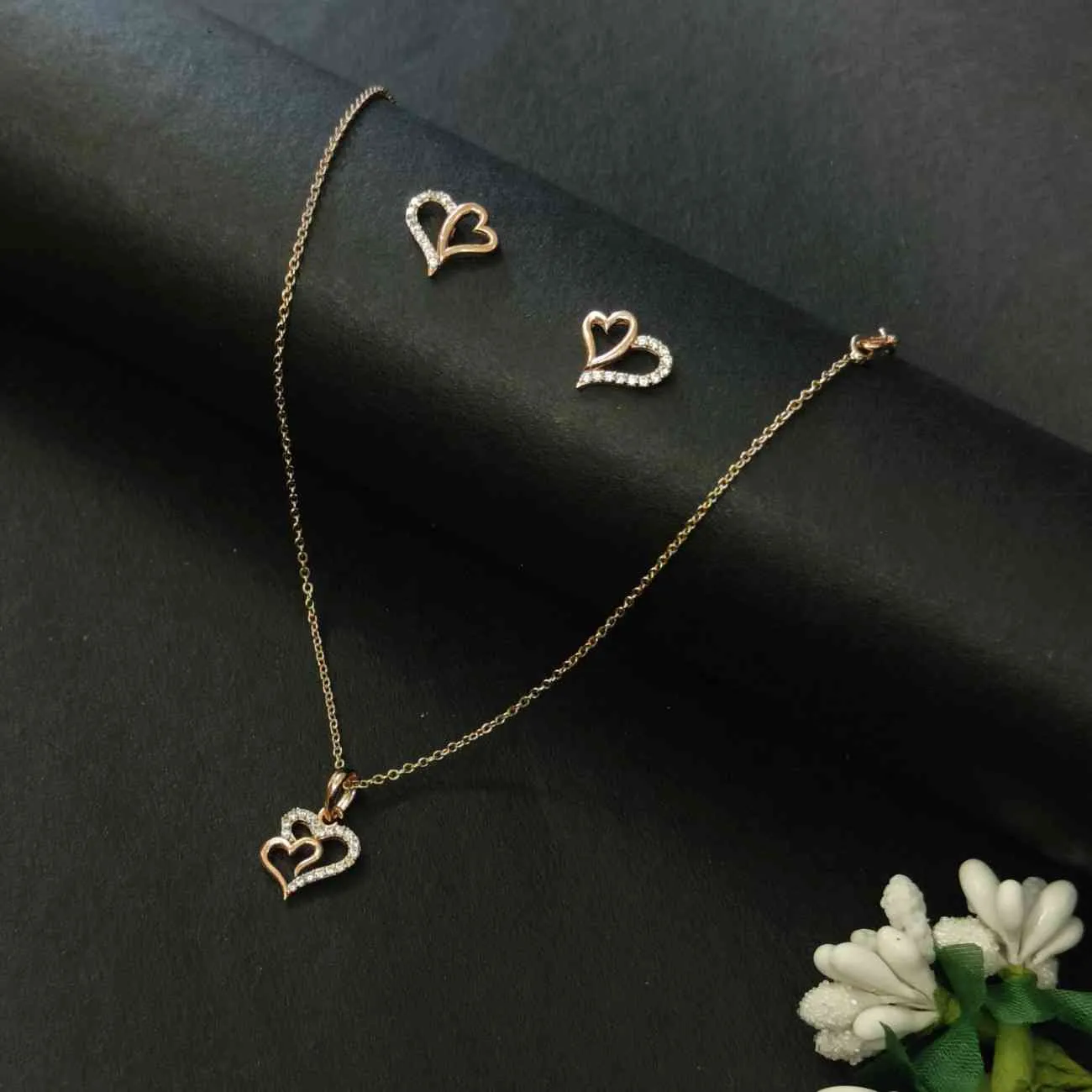 Nimoraa Rose Twin Heart Pendant Set