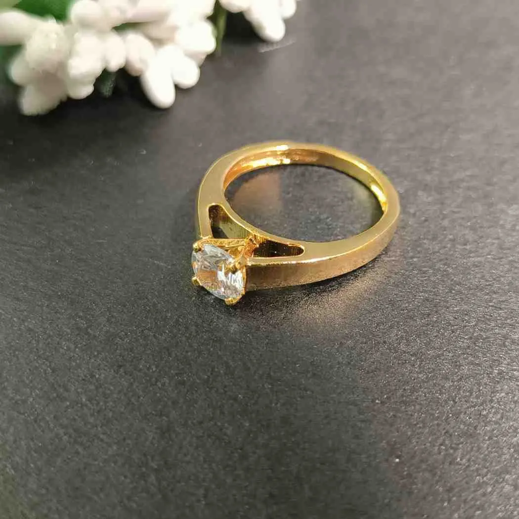 Everlume Classic Solitaire Ring – Gold Plated