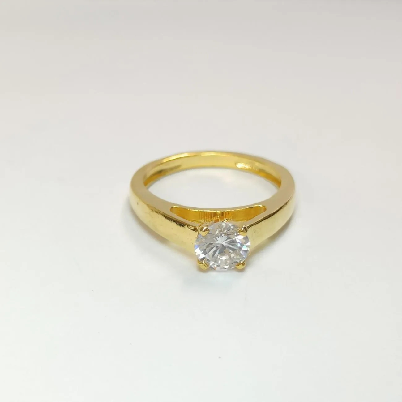 Everlume Classic Solitaire Ring – Gold Plated