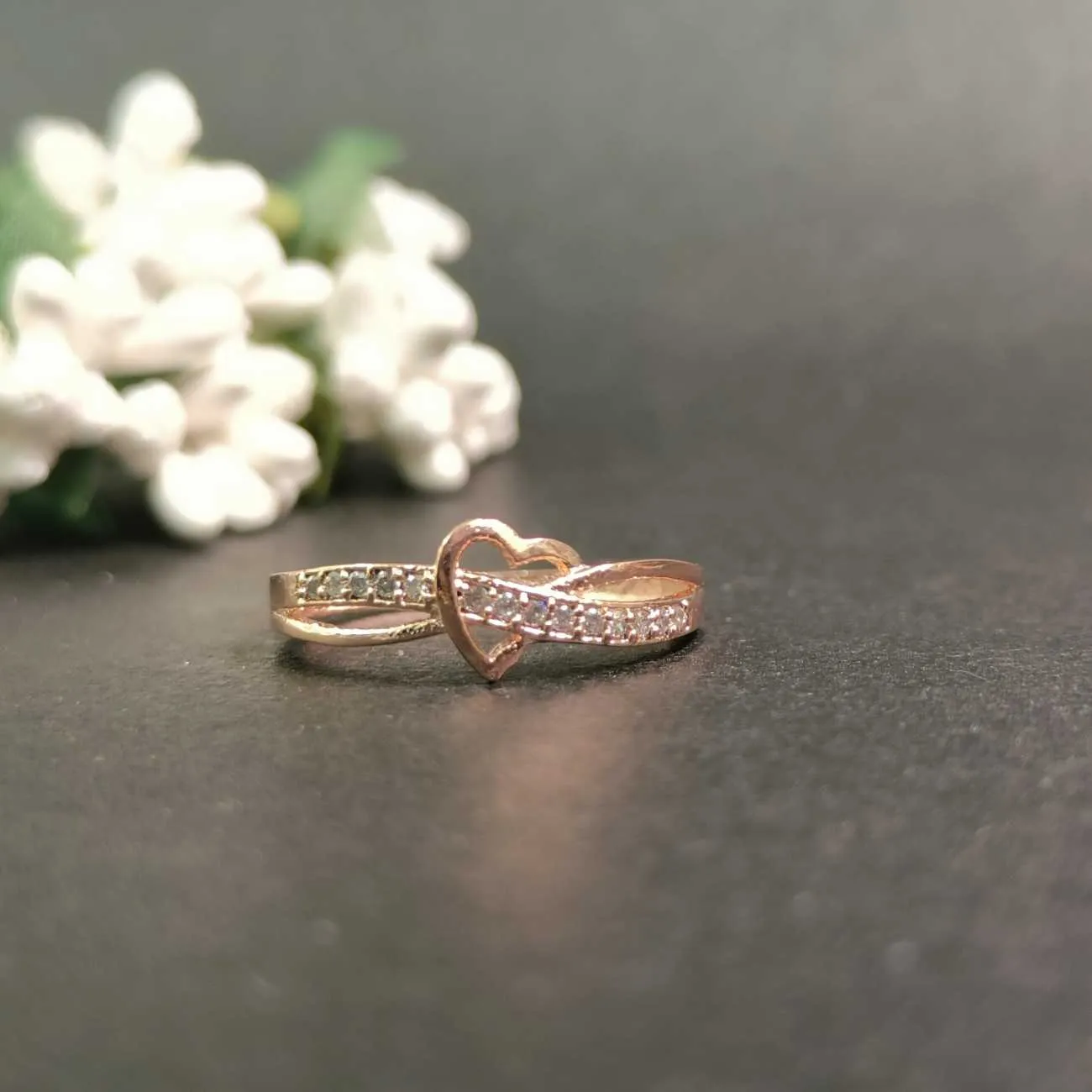 Eternal Embrace Heart Ring – Rose Gold