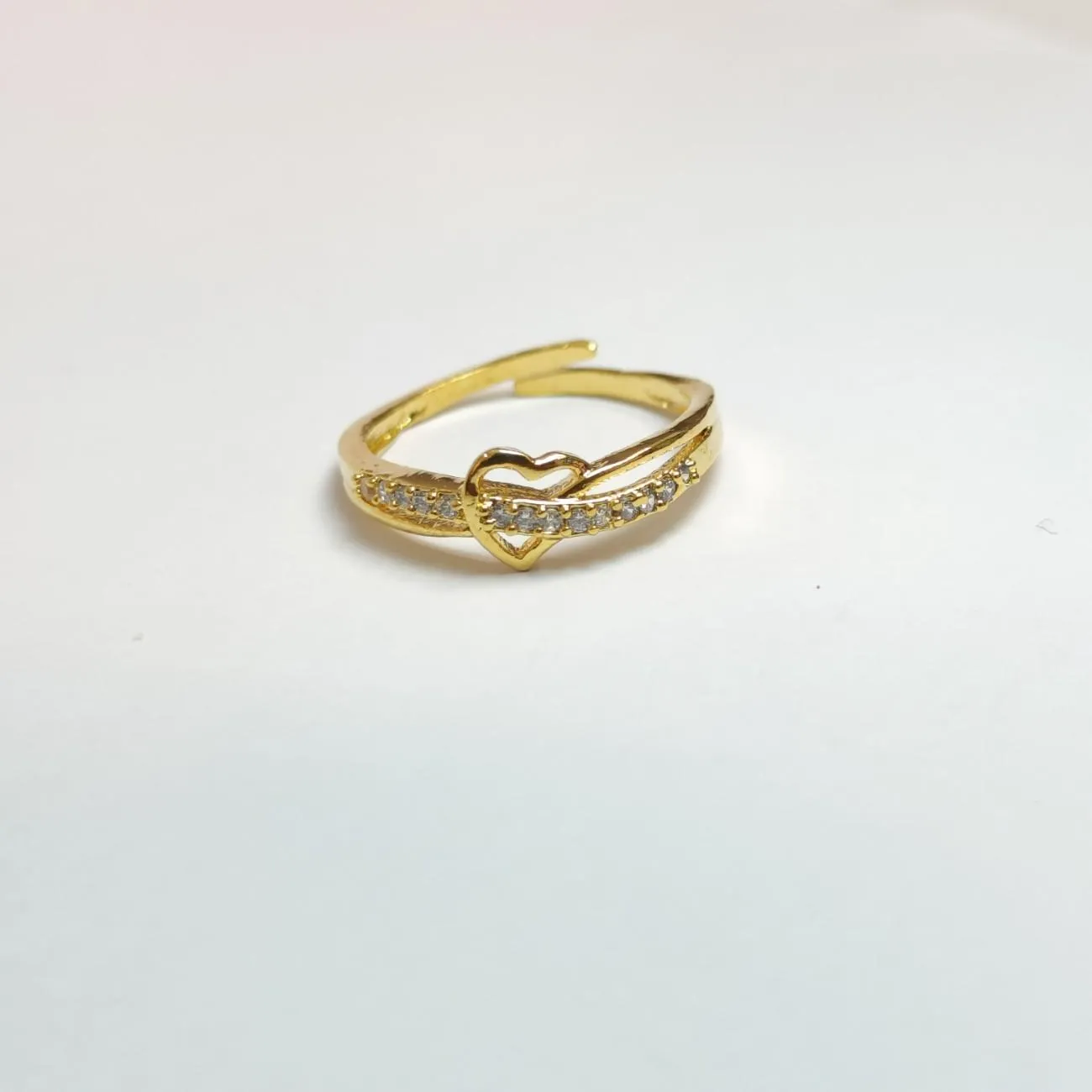 Eternal Embrace Heart Ring – Gold