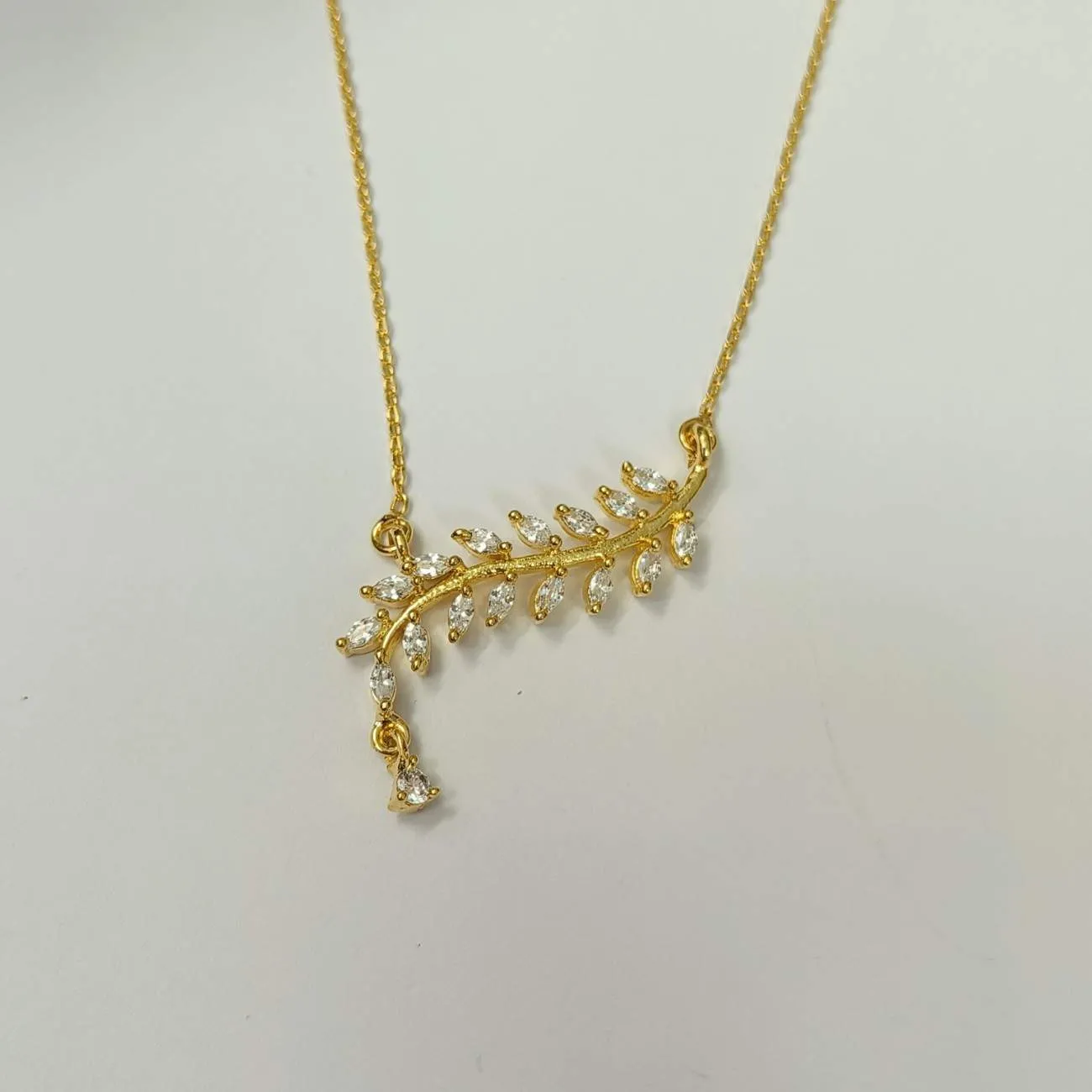 Golden Leaf Spark Chain