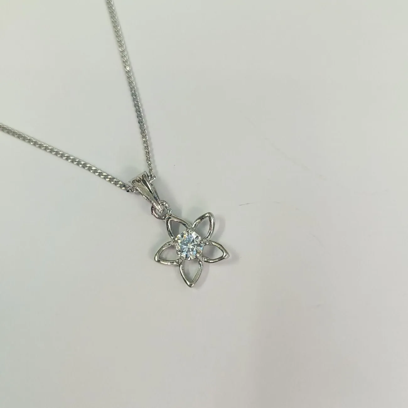 Silver Sparkle  Bloom Solitaire Chain
