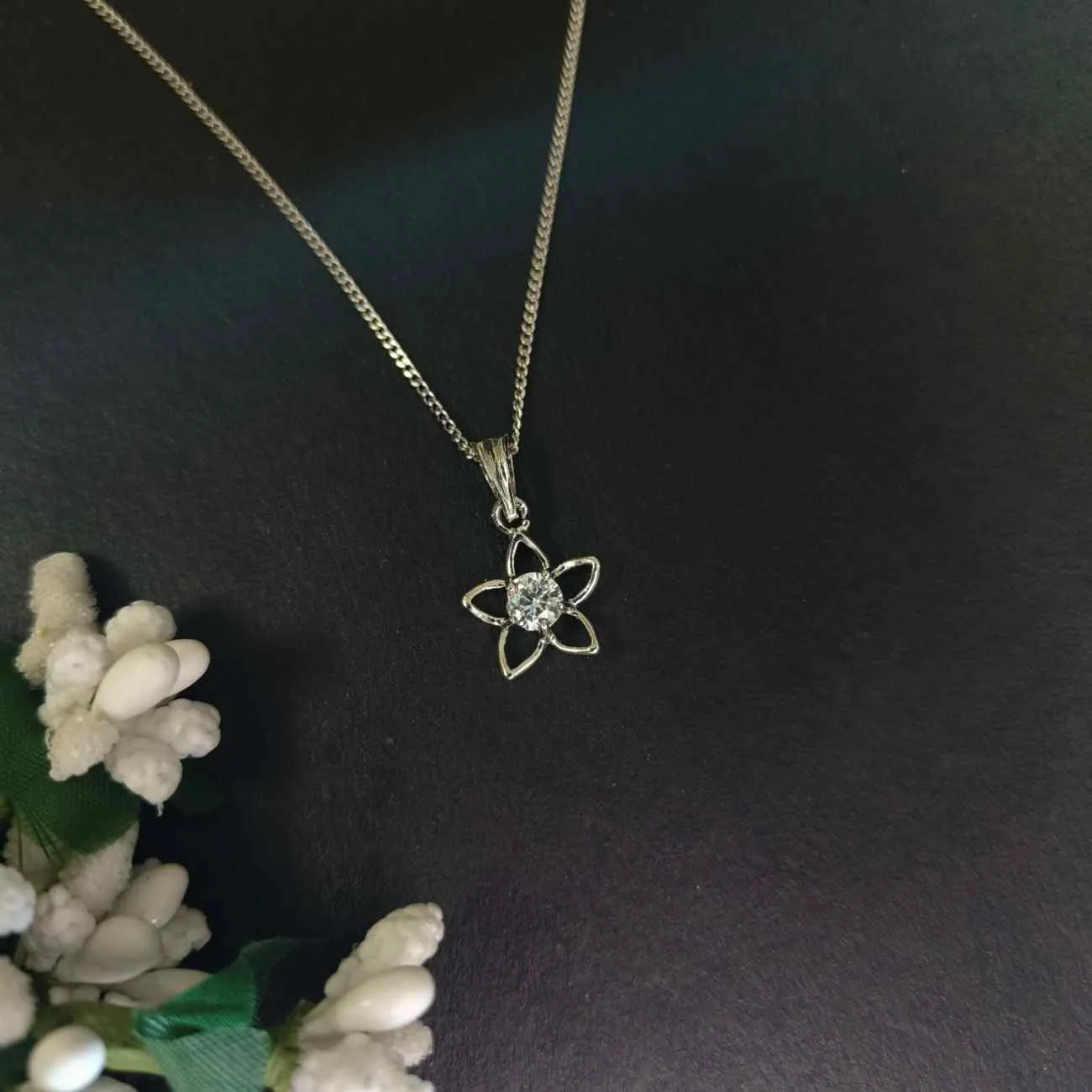 Silver Sparkle  Bloom Solitaire Chain