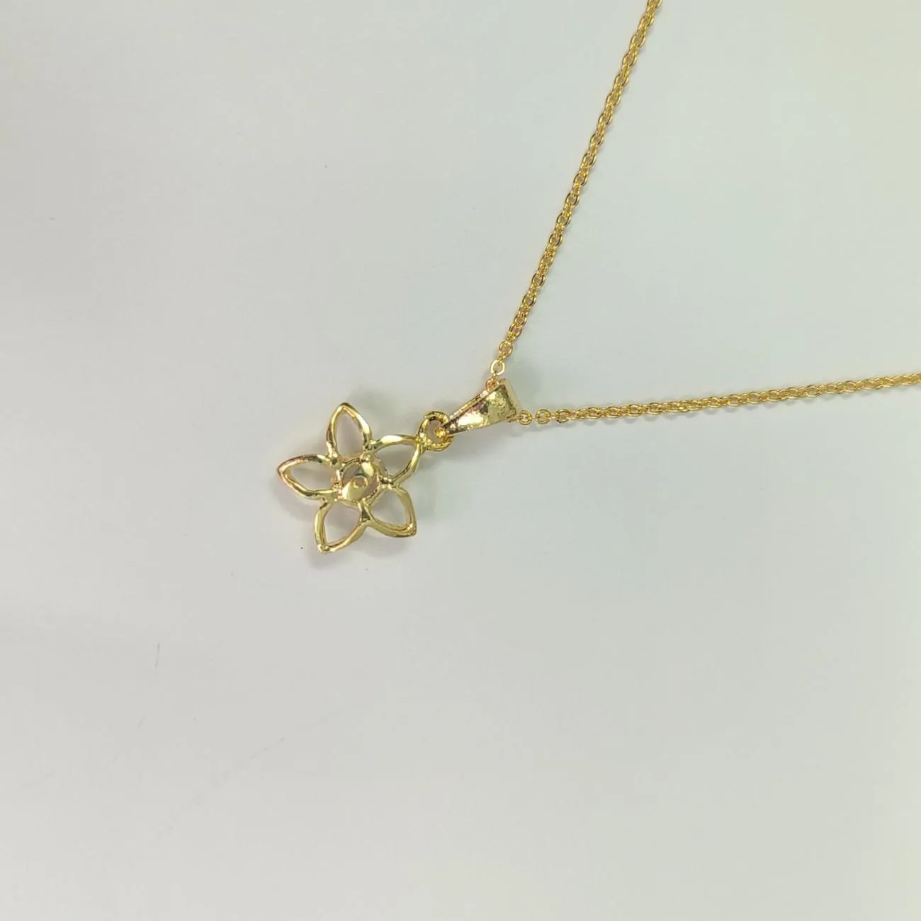 Golden Glow Bloom Solitaire Chain