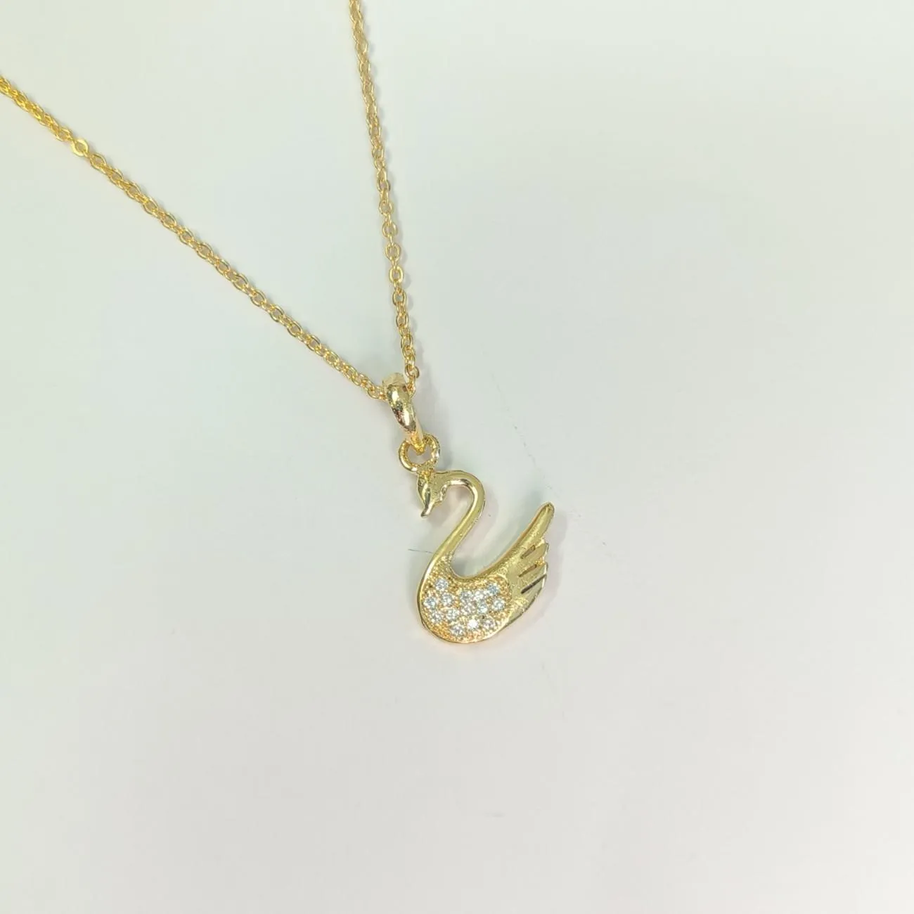 Golden Swarn Glide Pendant Chain