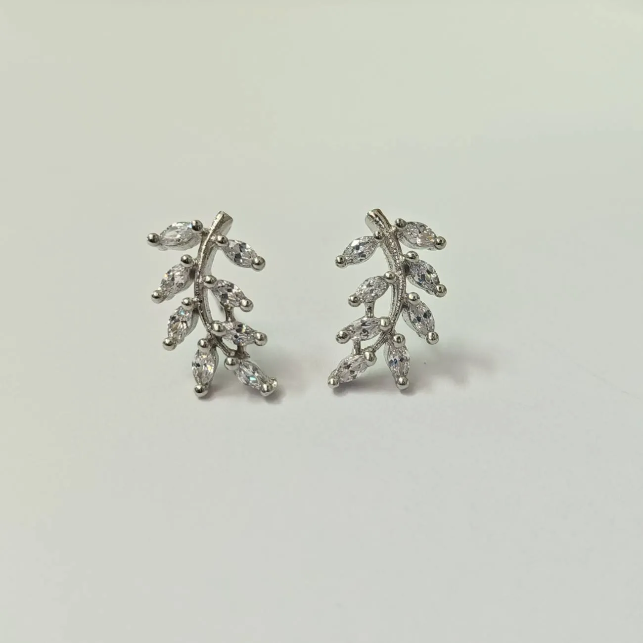 Flowy Leaves Diamond Silver Pendant Set