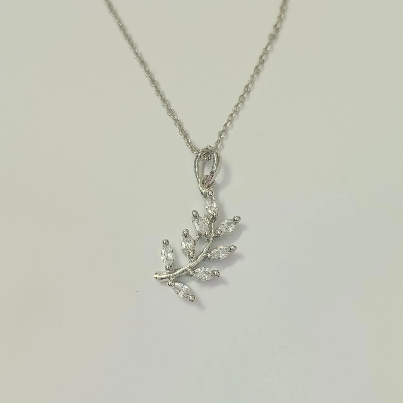Flowy Leaves Diamond Silver Pendant Set