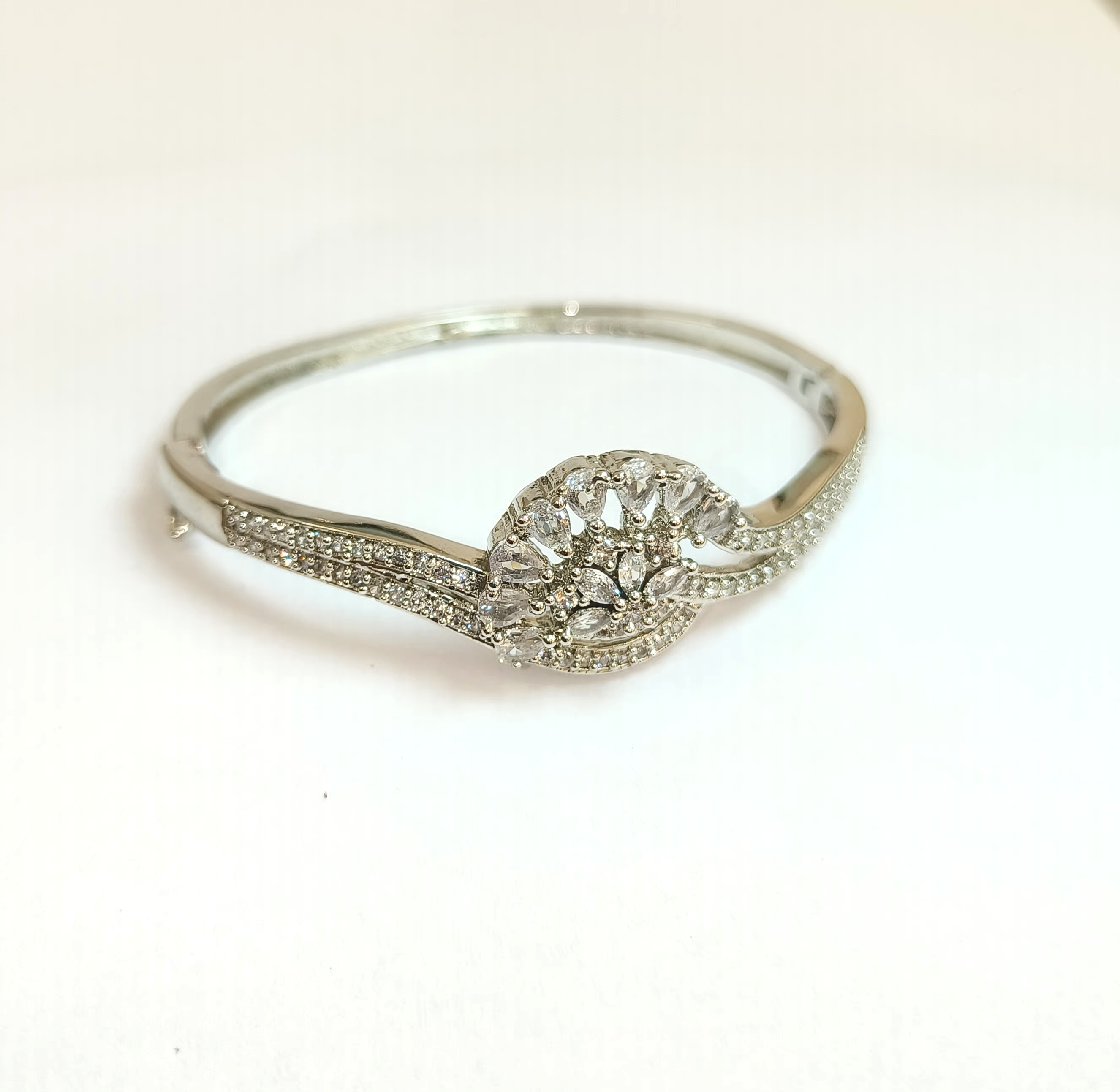 The Shinning Beauty Bracelet