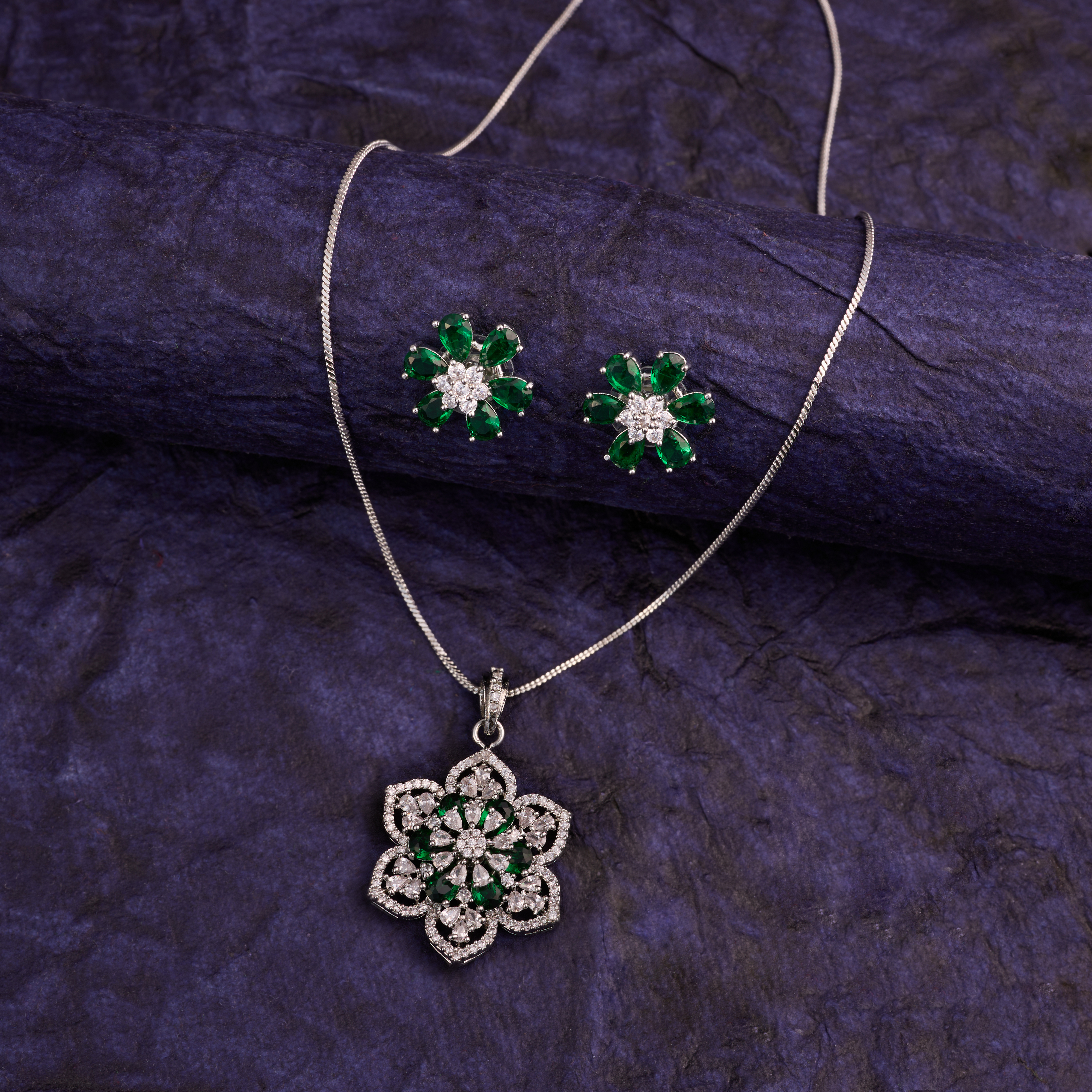 Green Floral Glow AD Pendant & Earrings
