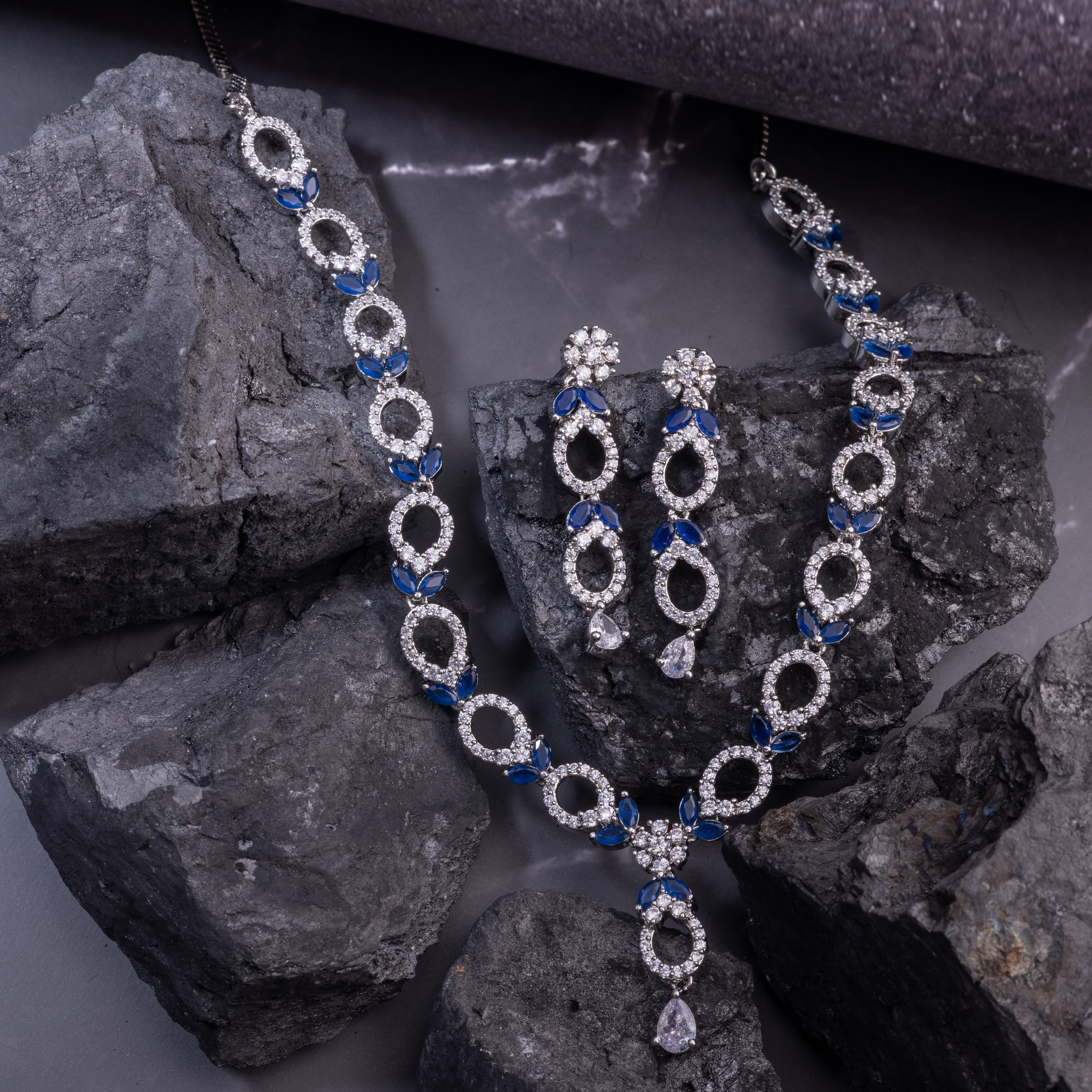 The Classic Sapphire Silver Loop Necklace set.