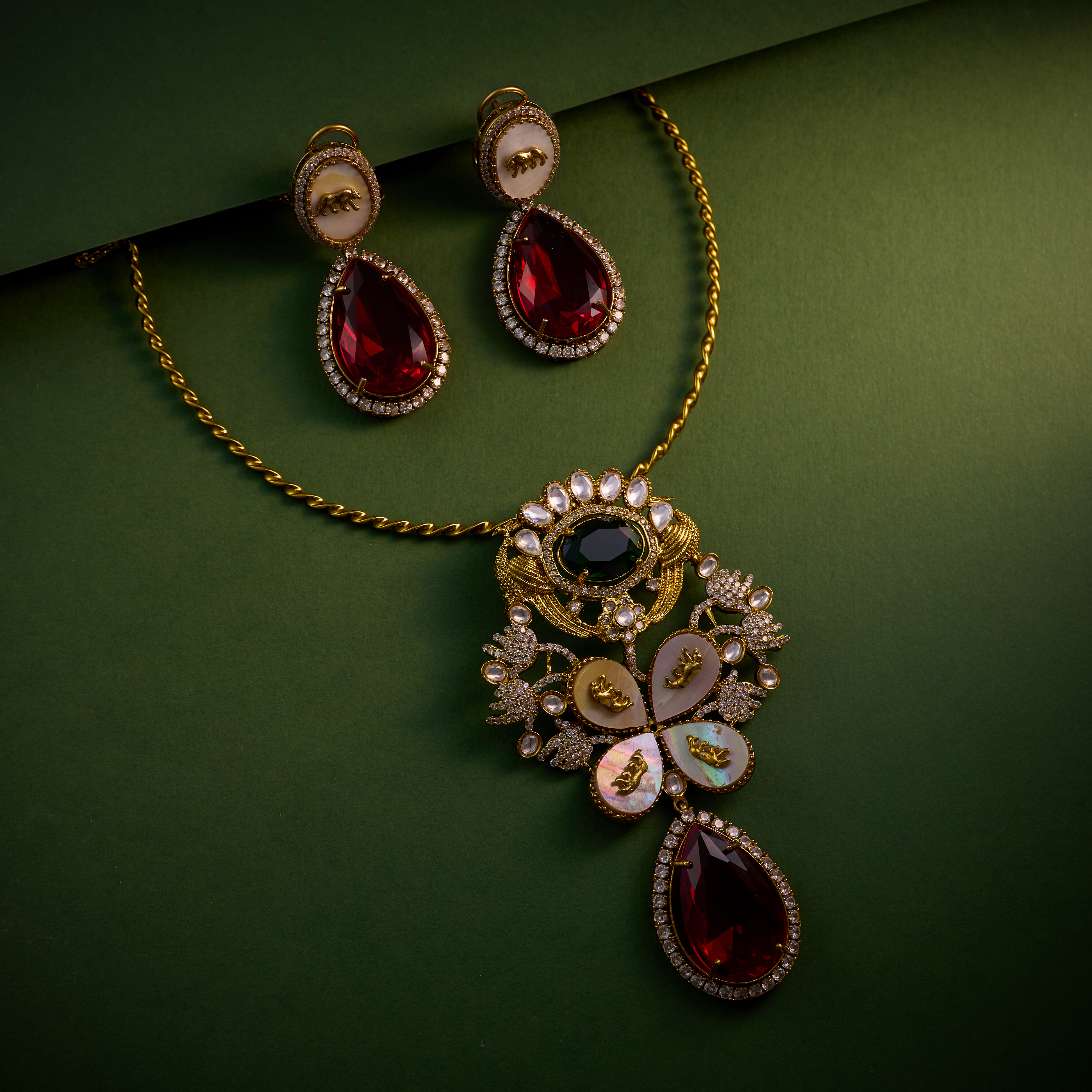 The Crimson Majesty Carnival Set