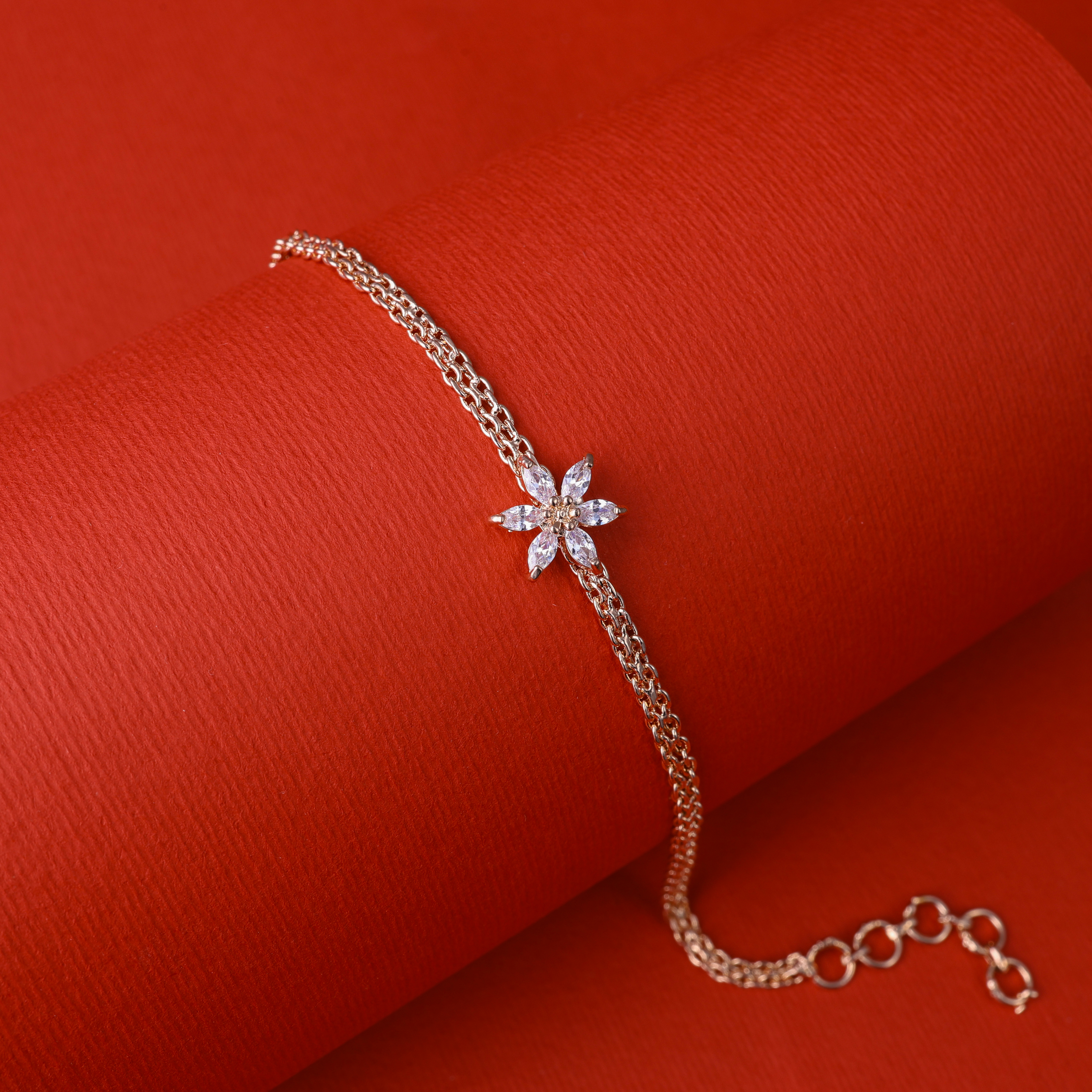 Nimoraa Petite Floral Spark Bracelet