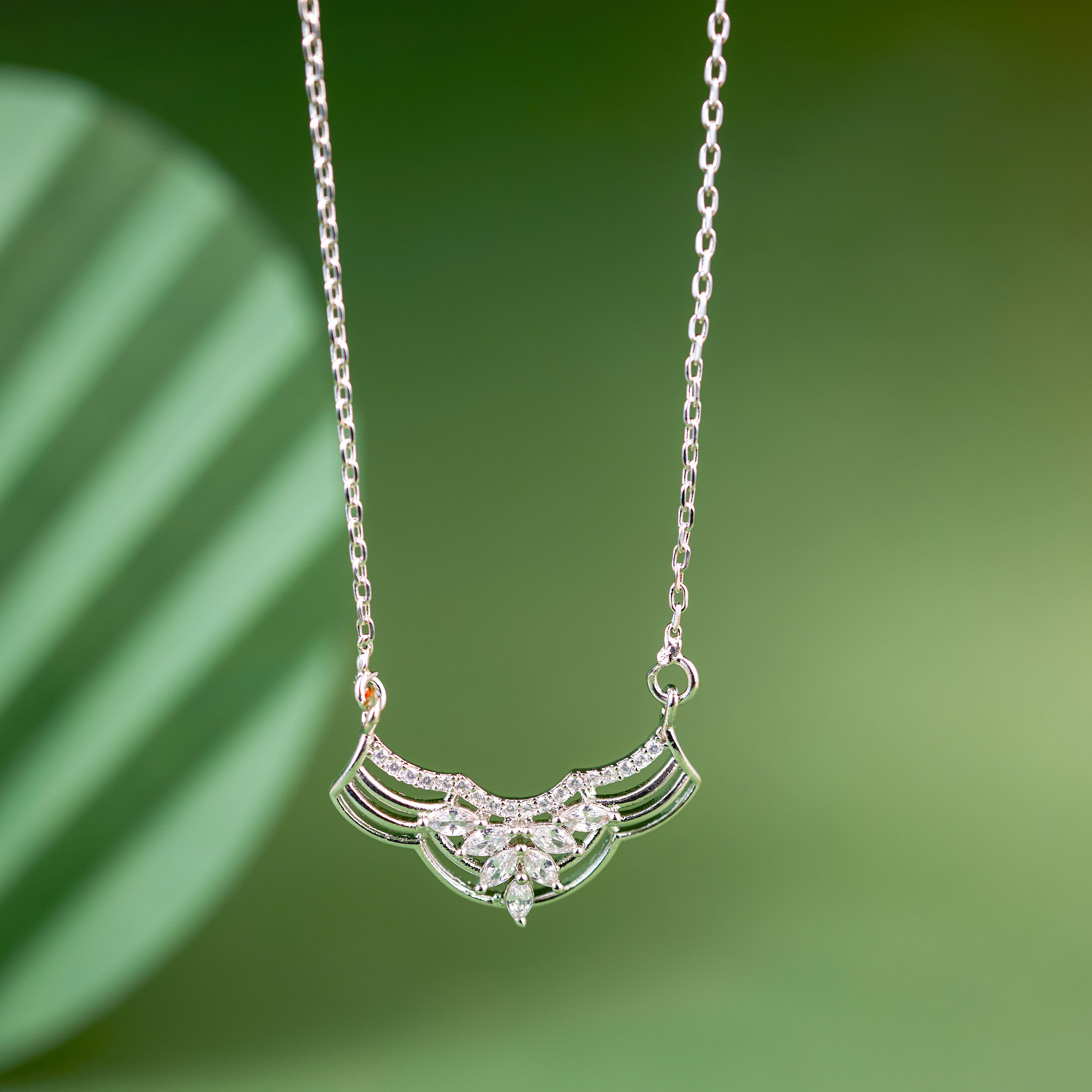 Crystal Curve Wing Chain