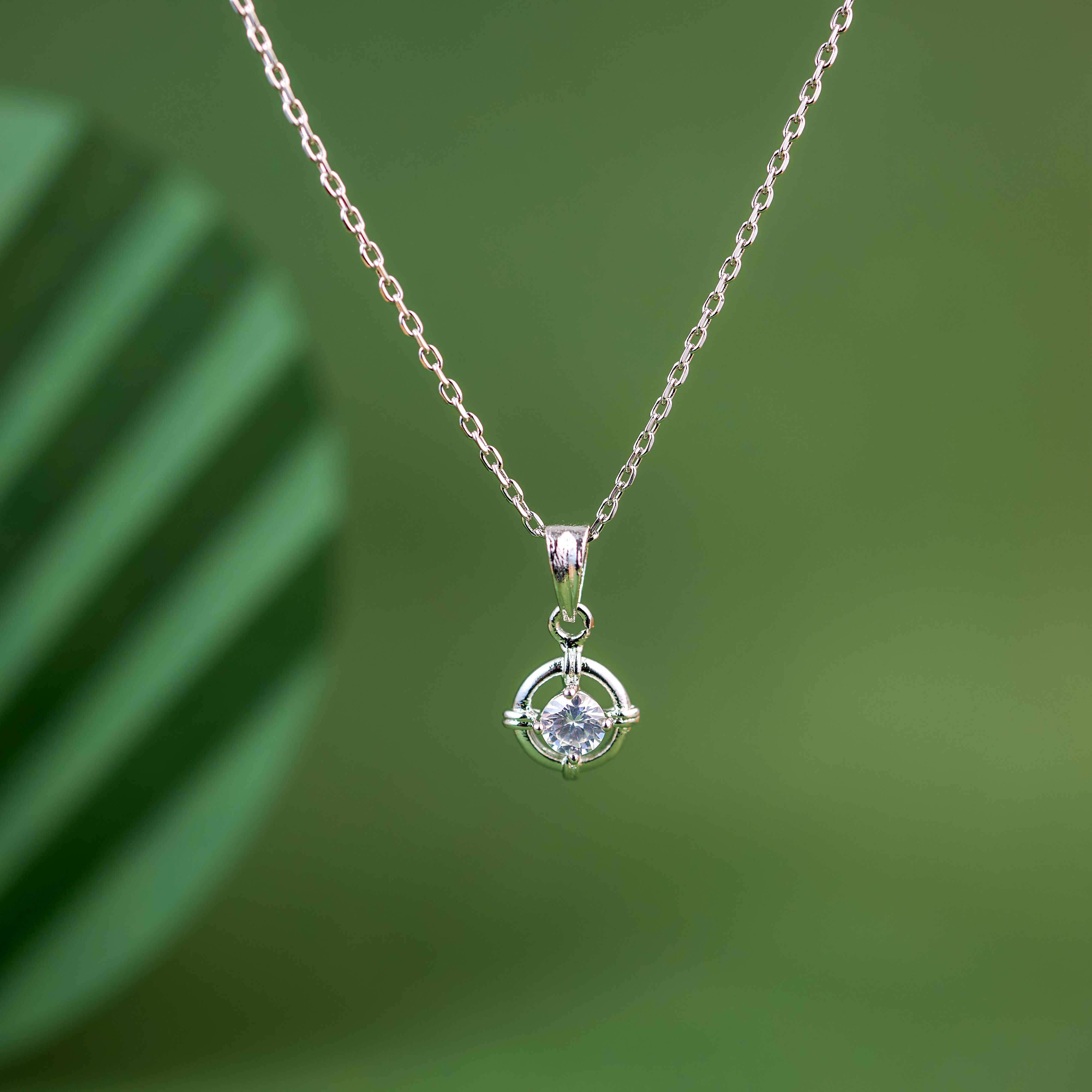 Nova Circle Glow Chain