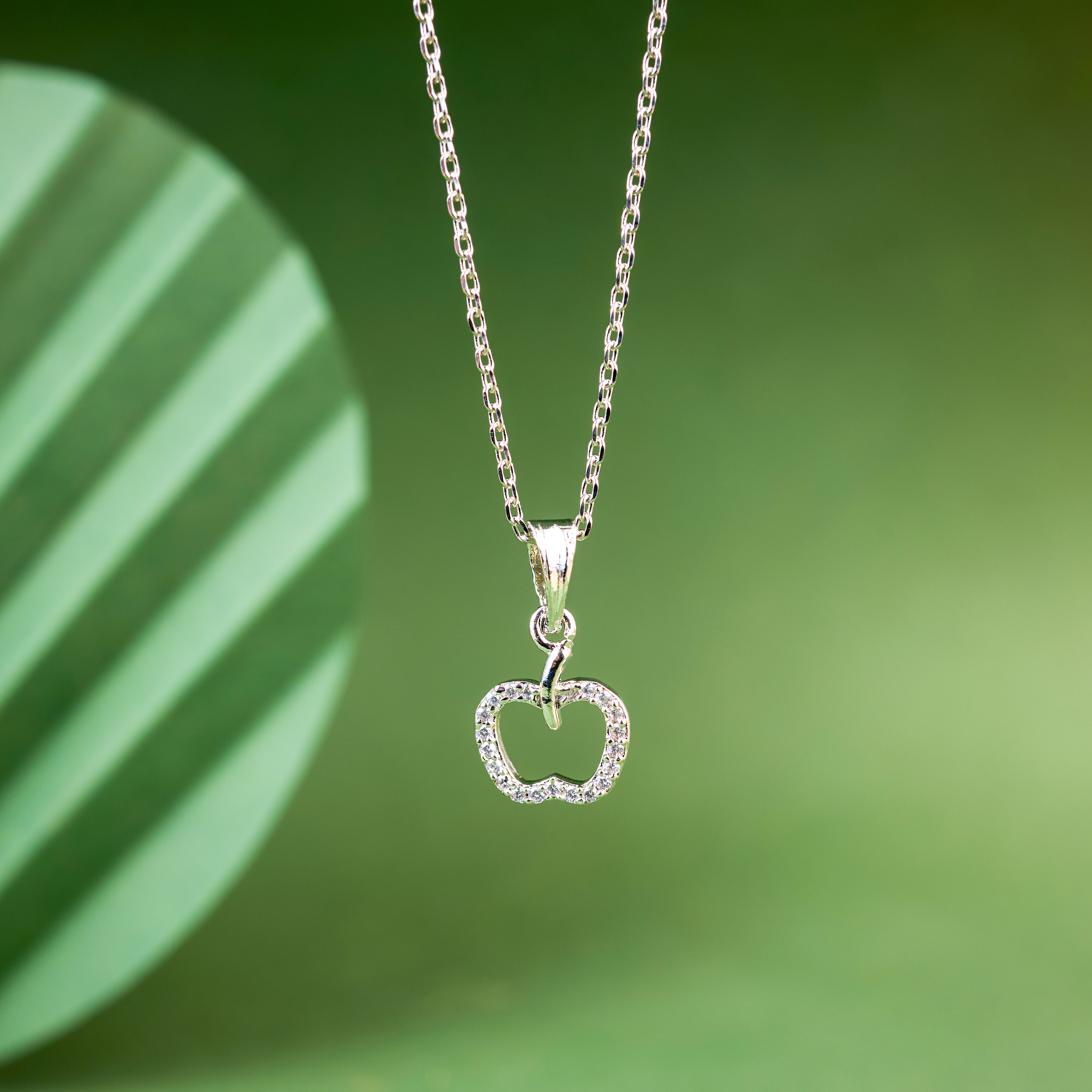 Silver Apple Glow Halo Chain