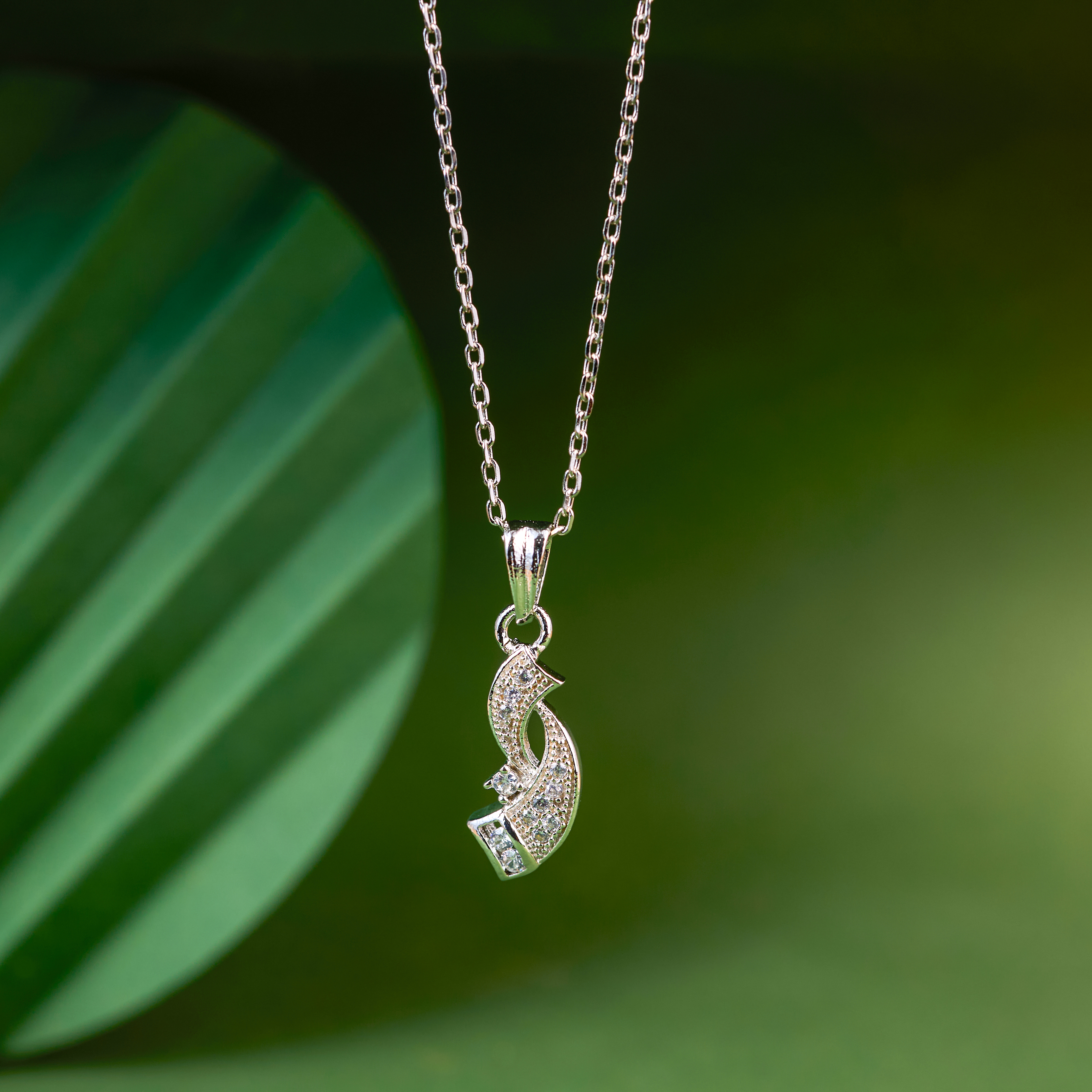 Nimoraa Curved Sparkle Silver Drop Chain