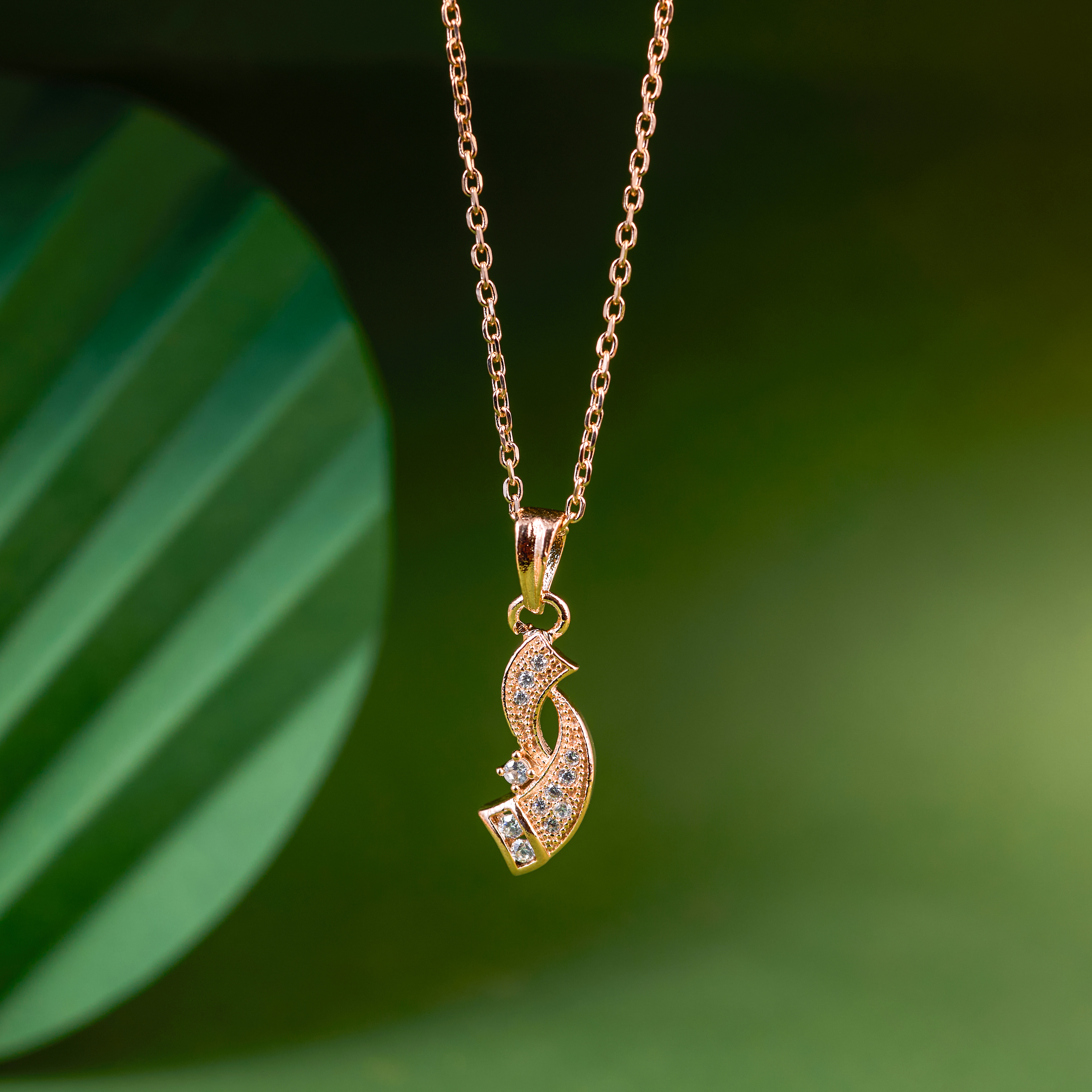 Nimoraa Curved Sparkle Rosegold Drop Chain