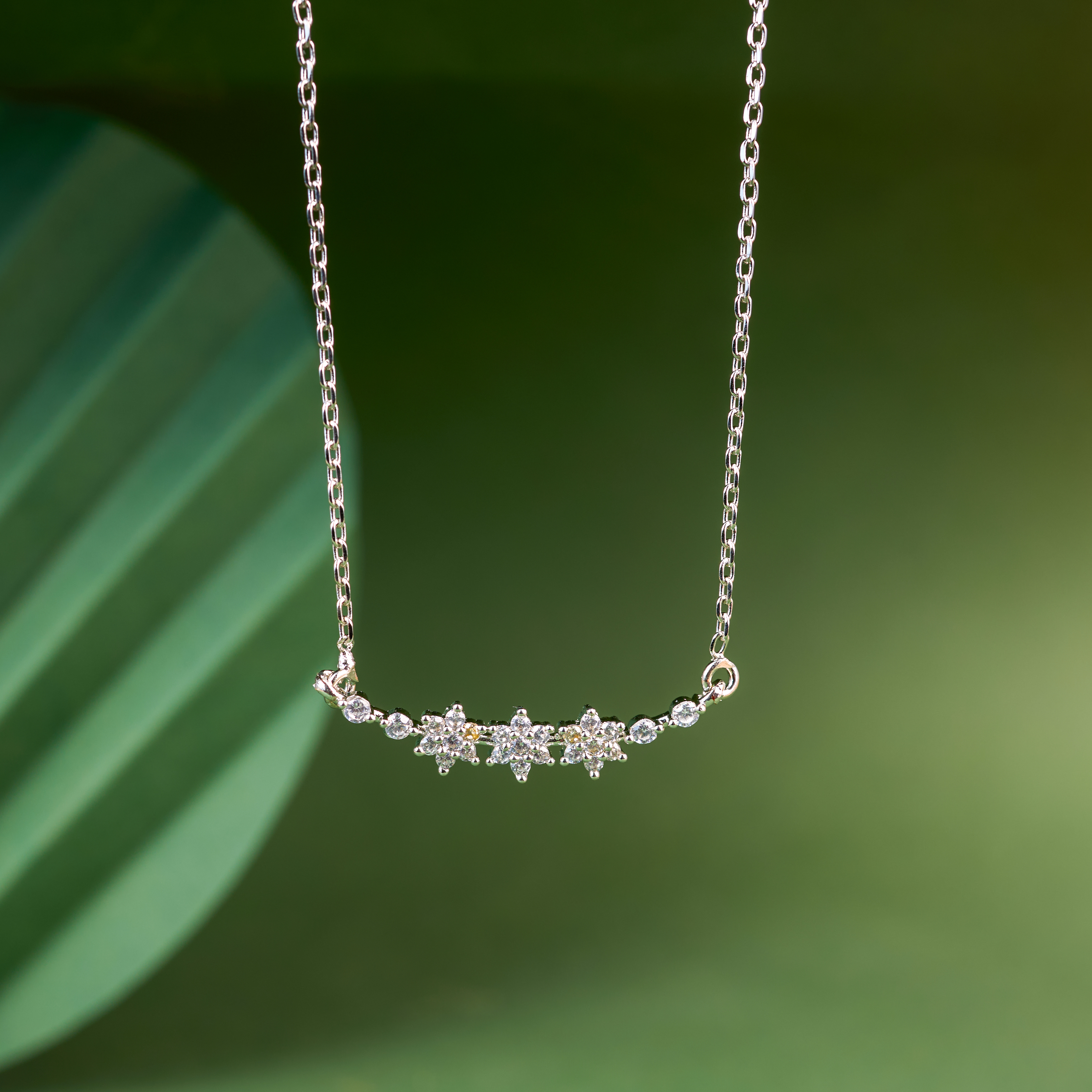 Nimoraa Floral Curve Silver Chain