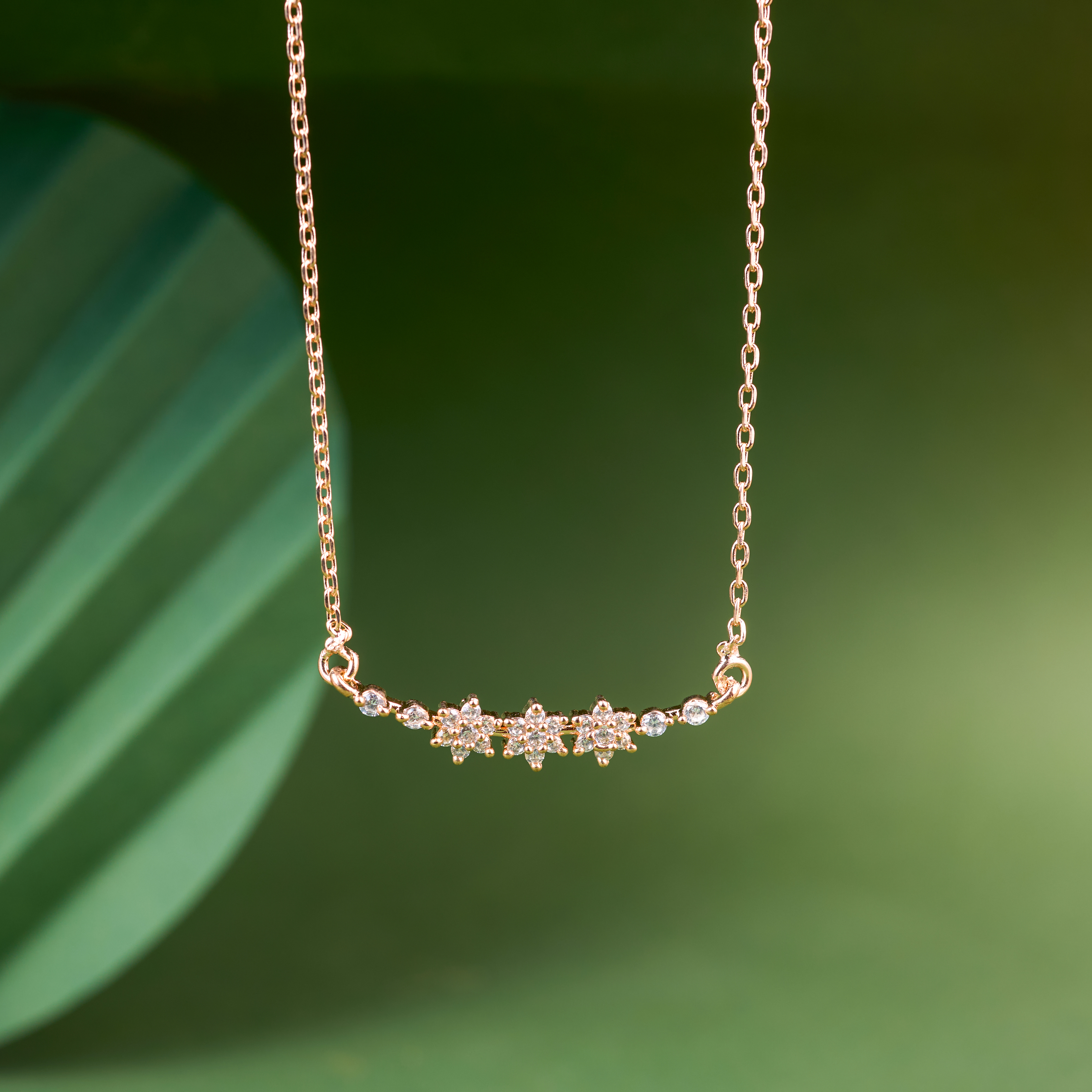 Nimoraa Floral Curve Rosegold Chain
