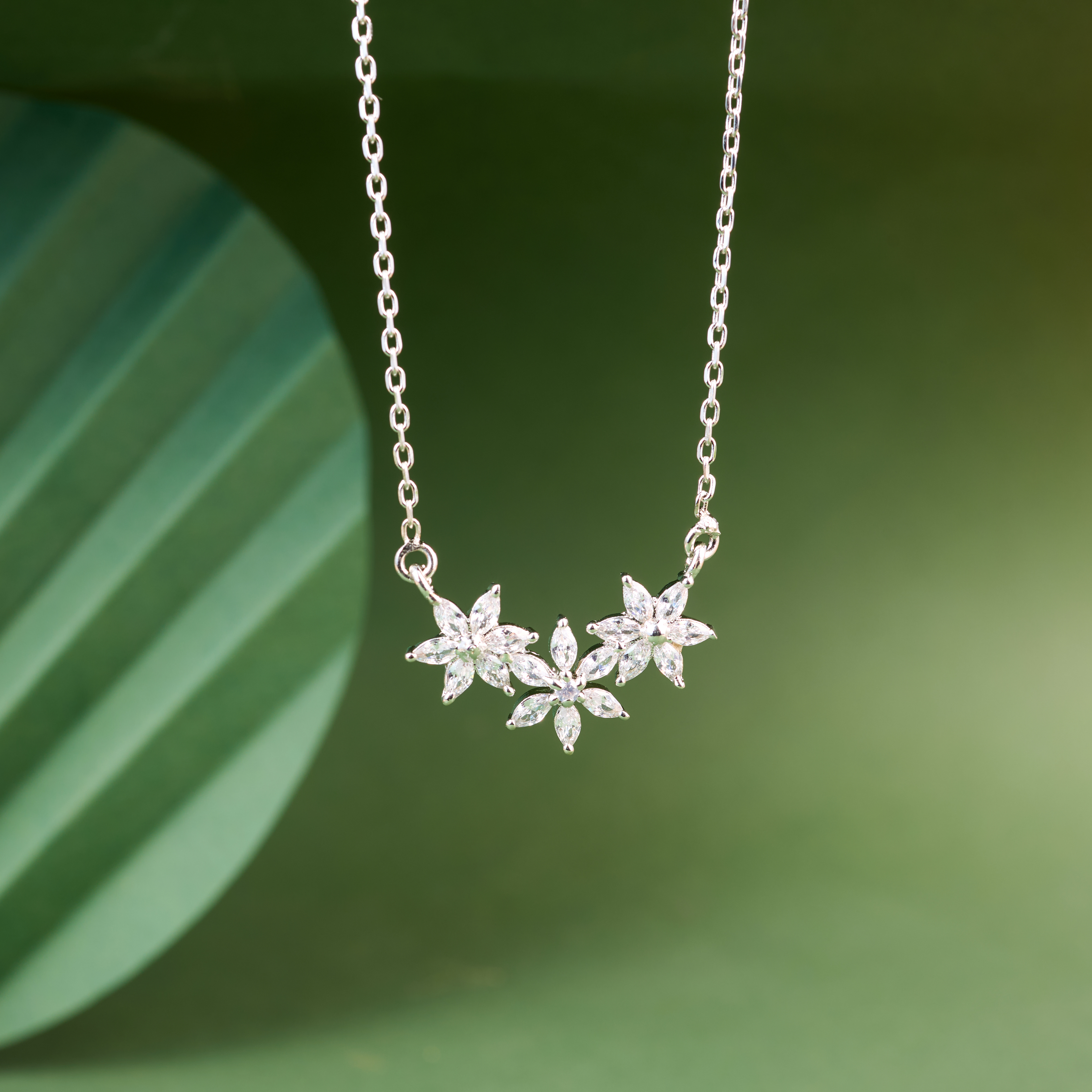 Nimoraa Triple Star Silver Firecracker Chain