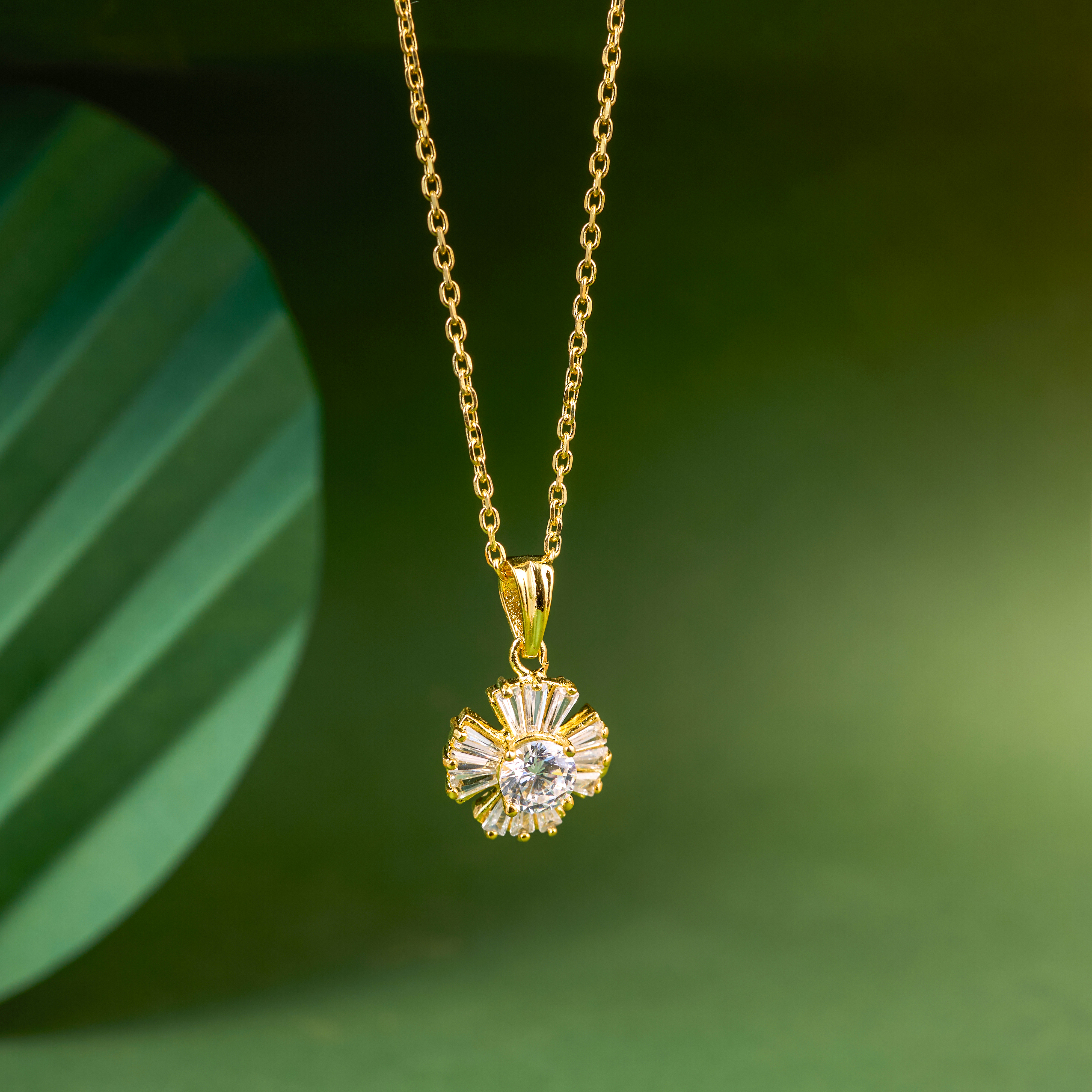 Nimoraa Gold Radiant Bloom Drop Chain