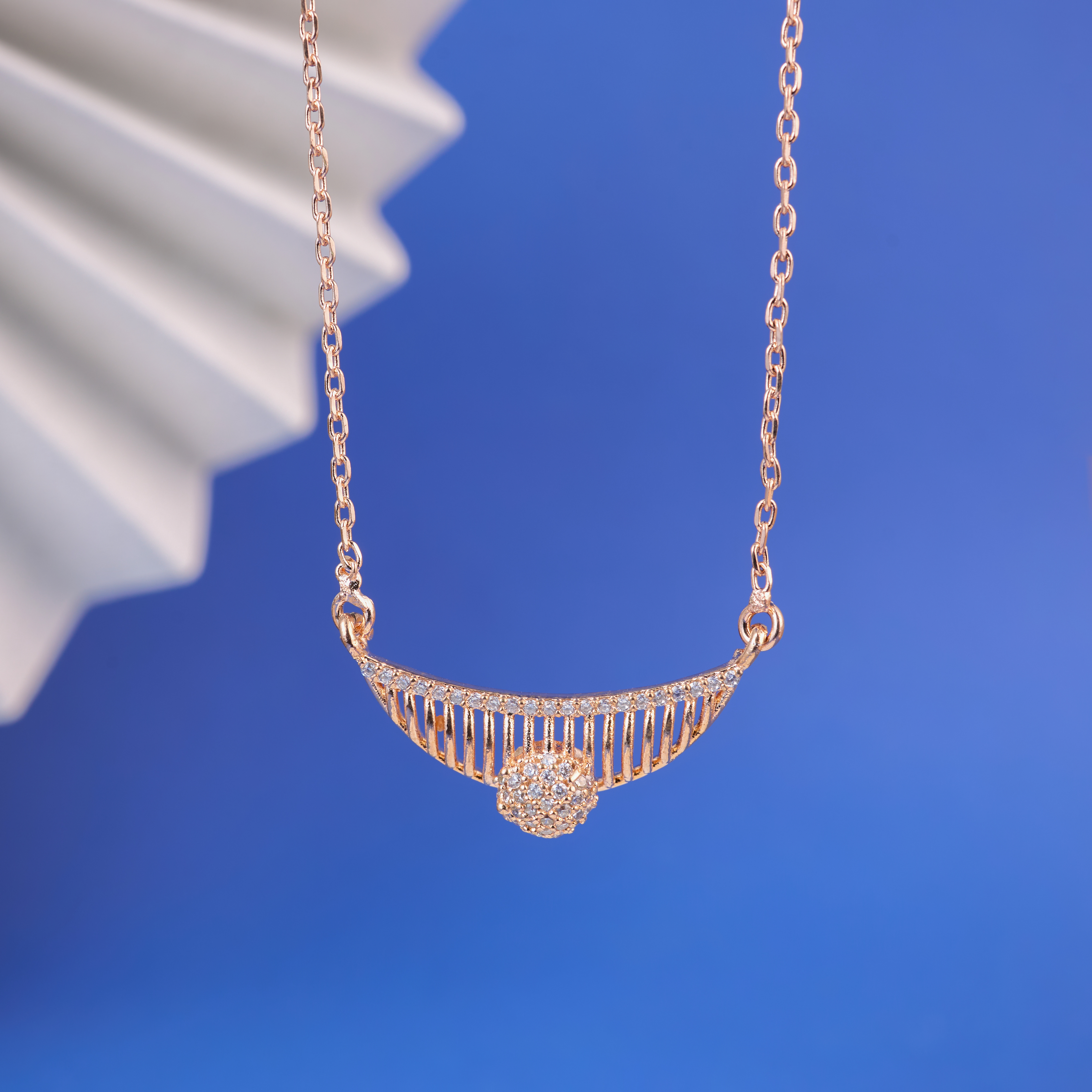 Nimoraa Crescent Fringe Rosegold Drop Chain