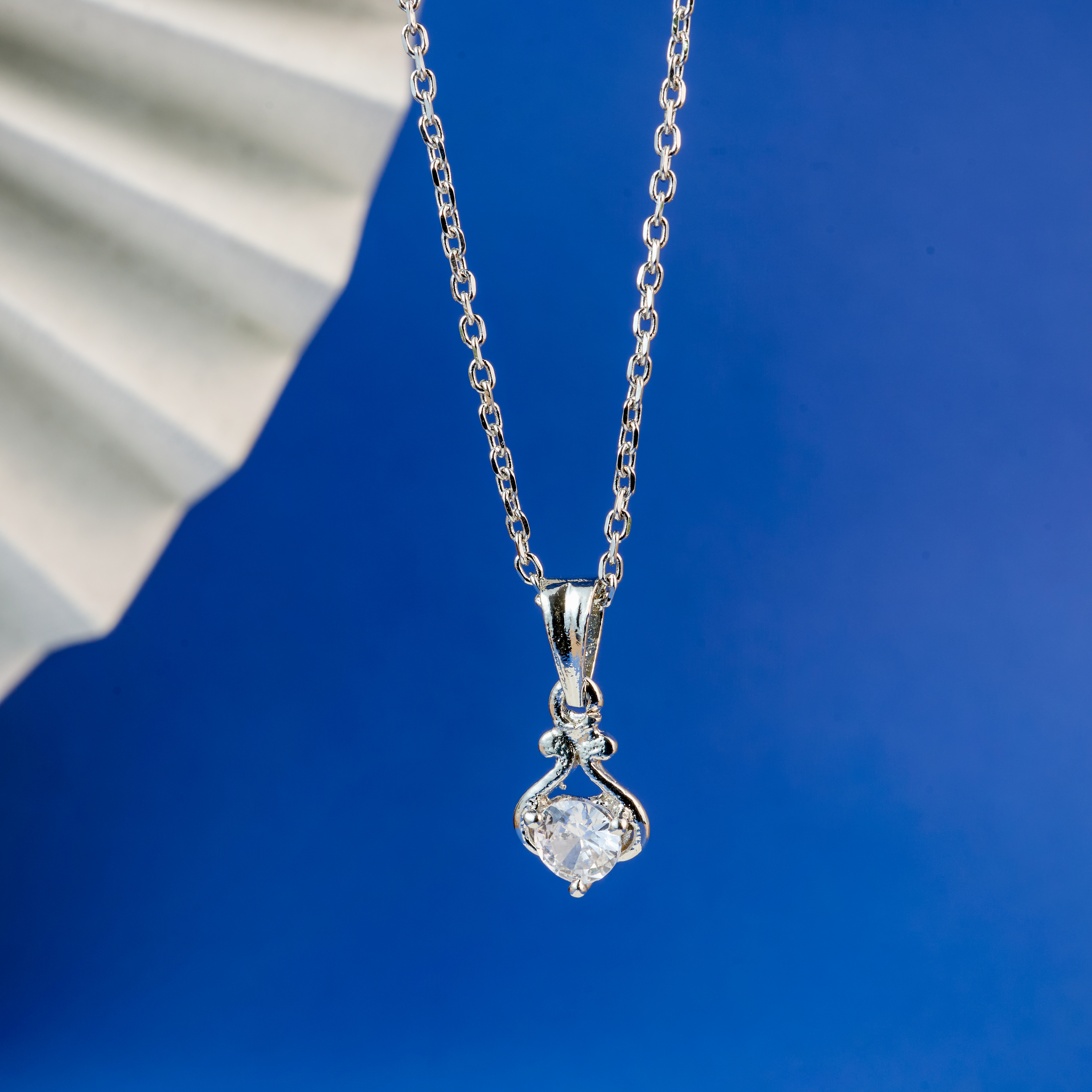 Nimoraa Solitaire Silver Loop Drop Chain