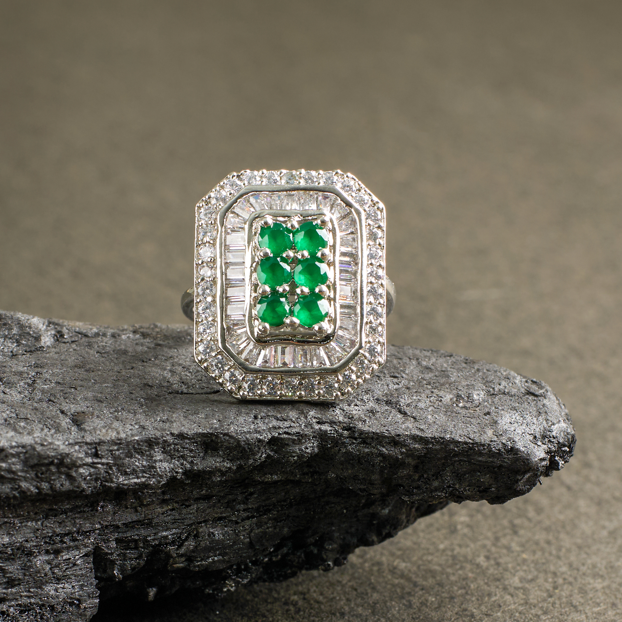 The Silver Emerald Magic Ring
