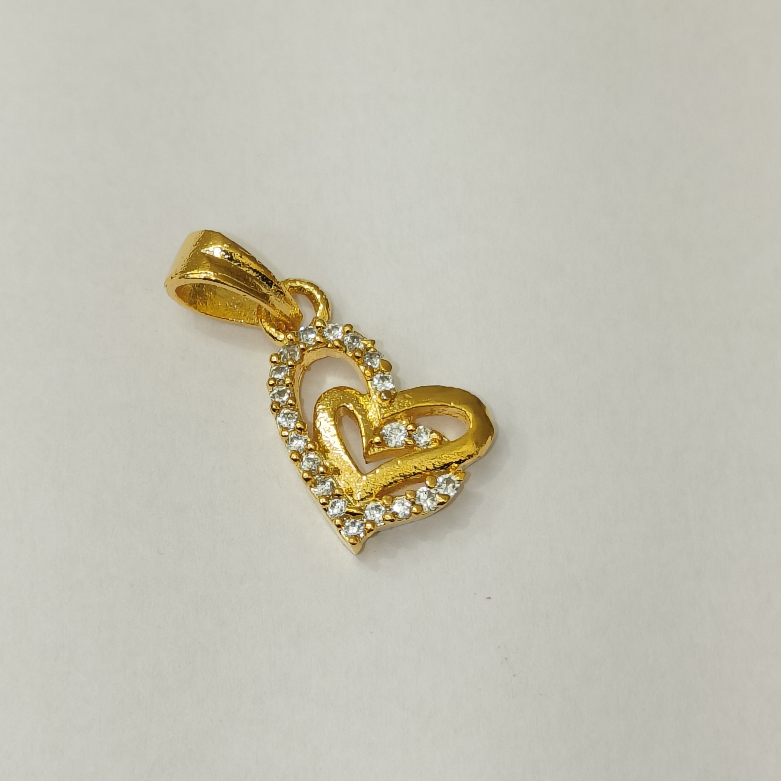 Dilakriti Gold Plated Heart Pendant Chain
