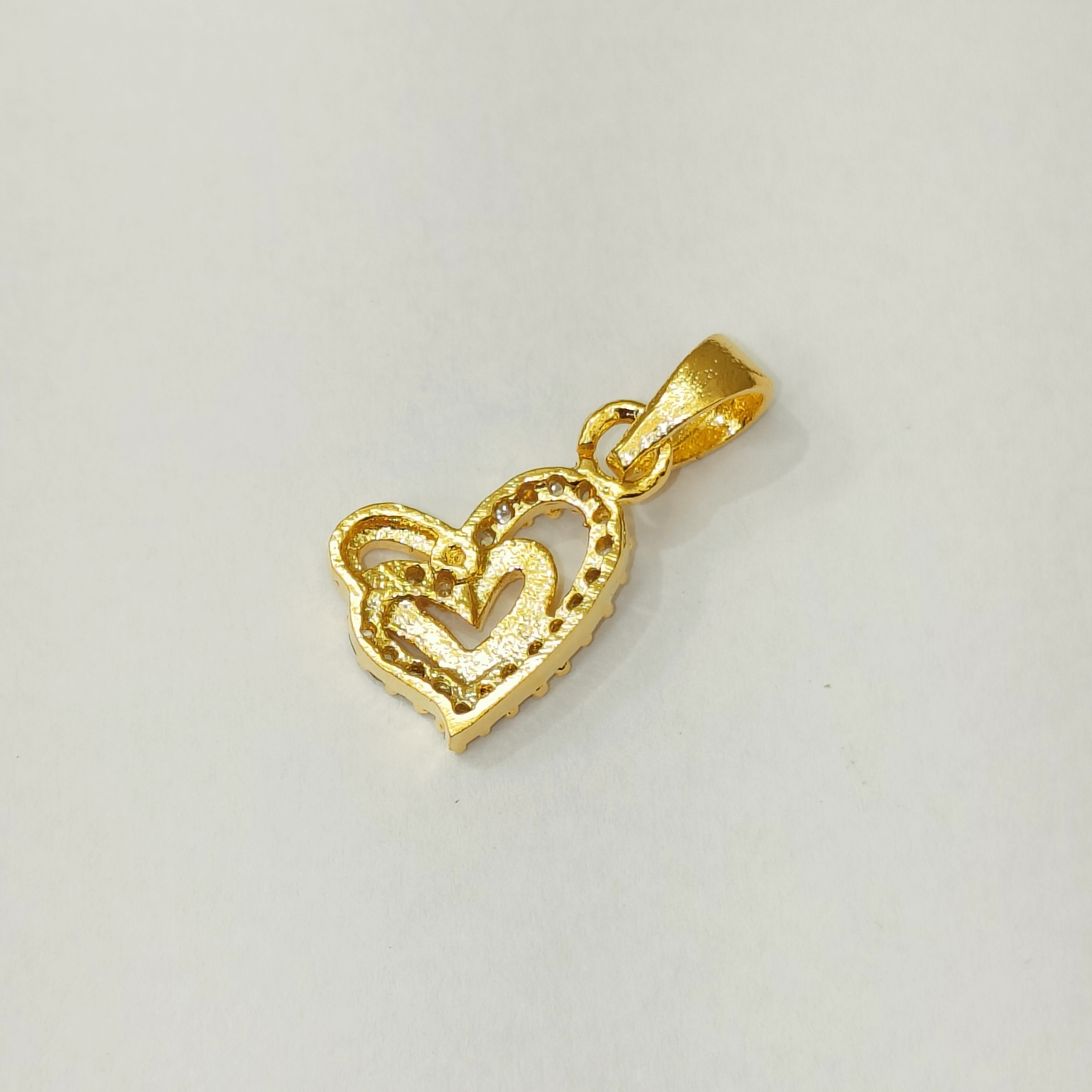 Dilakriti Gold Plated Heart Pendant Chain