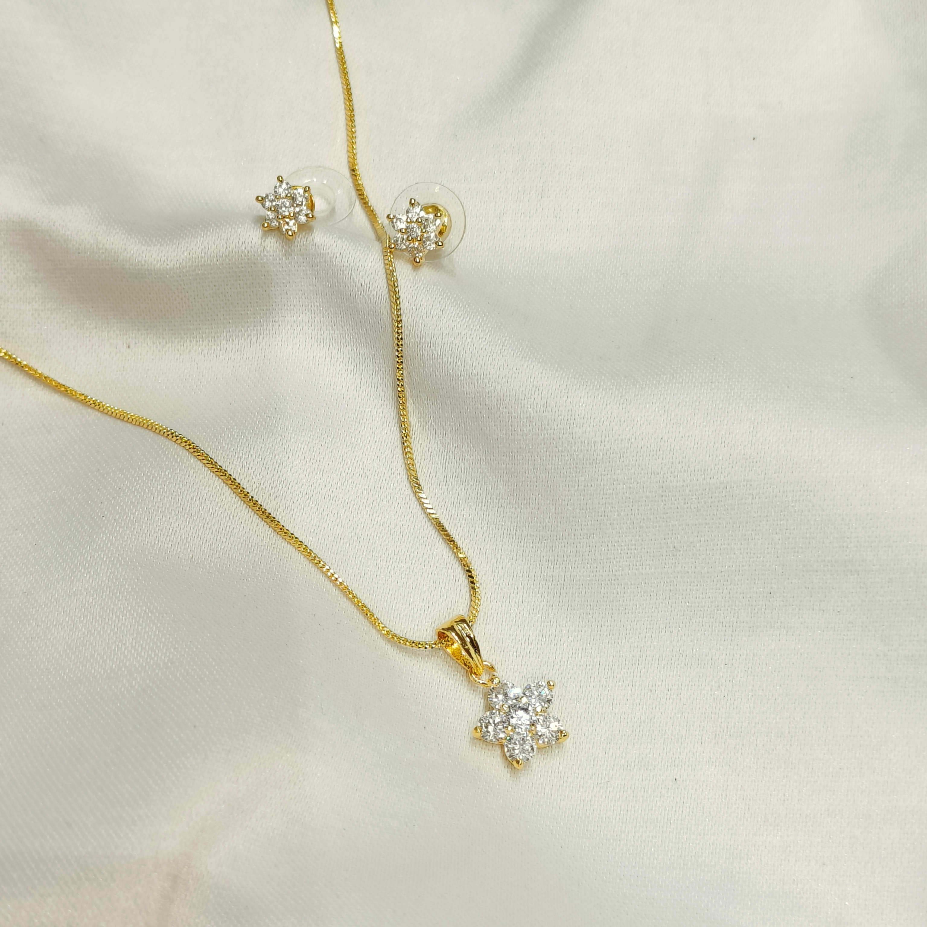 Starlume Blossom Gold Plated Pendant Chain Set