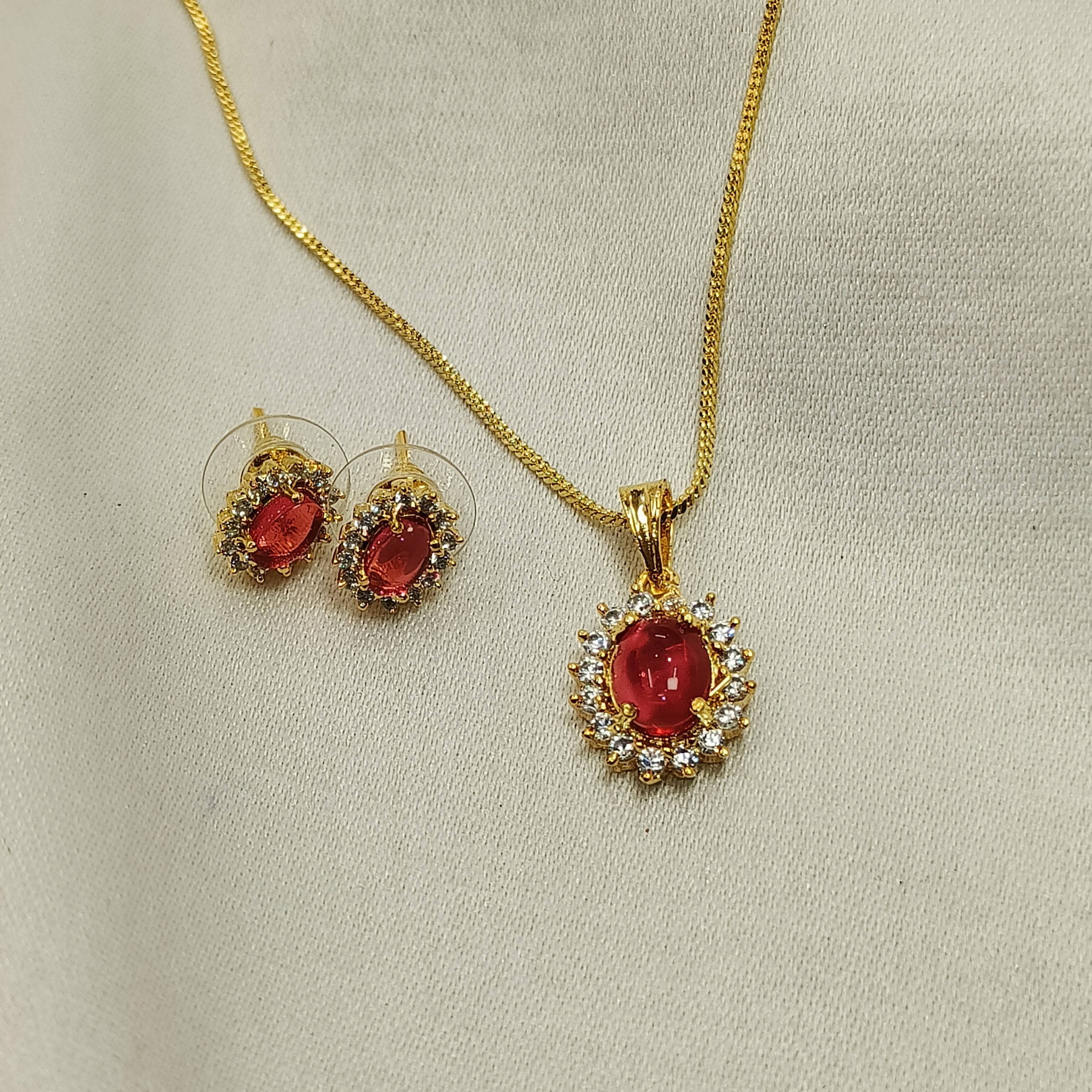 Aarohi Red Halo Pendant Set