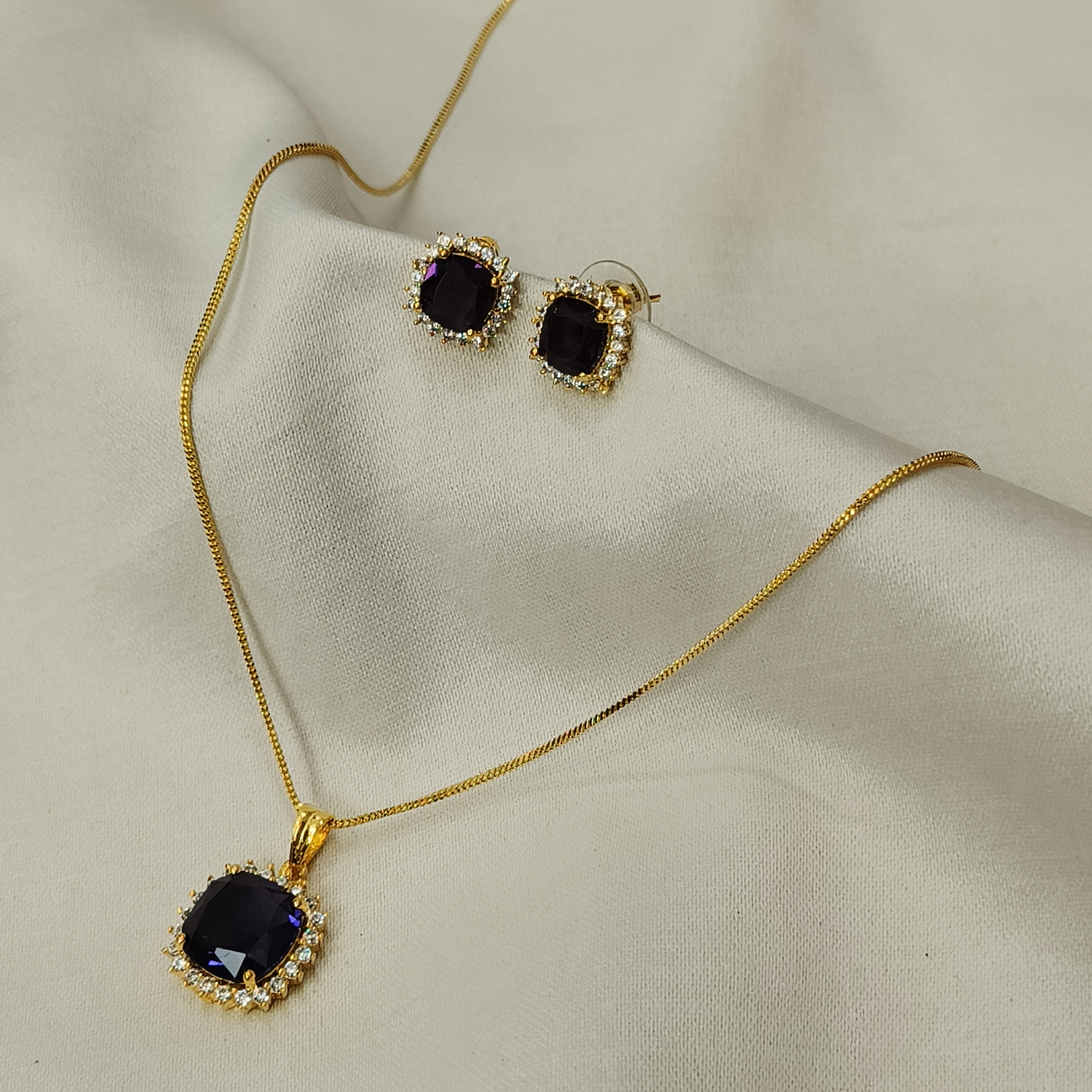 The Ranisaa Purple Golden Pendant Set